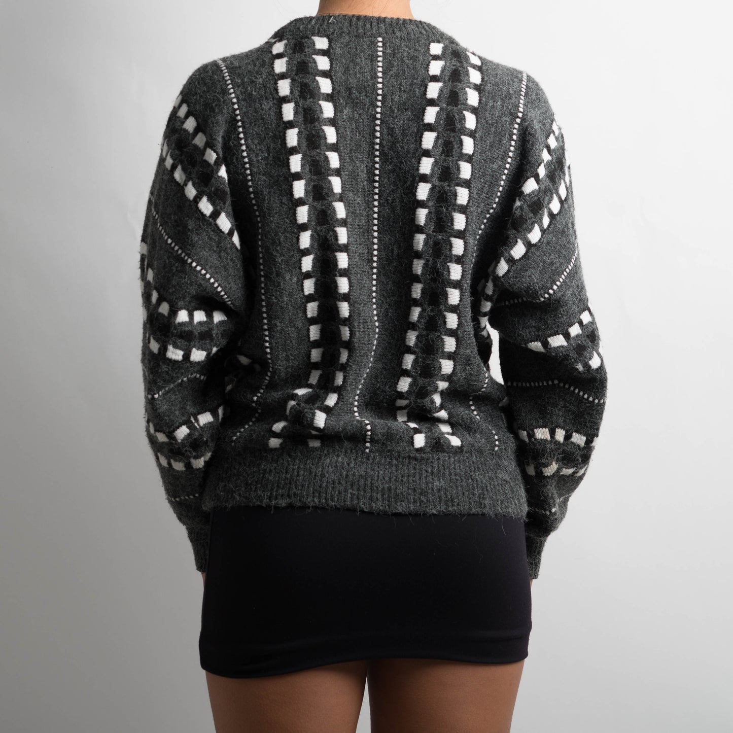 GREY PATTERNED KNIT SWEATER