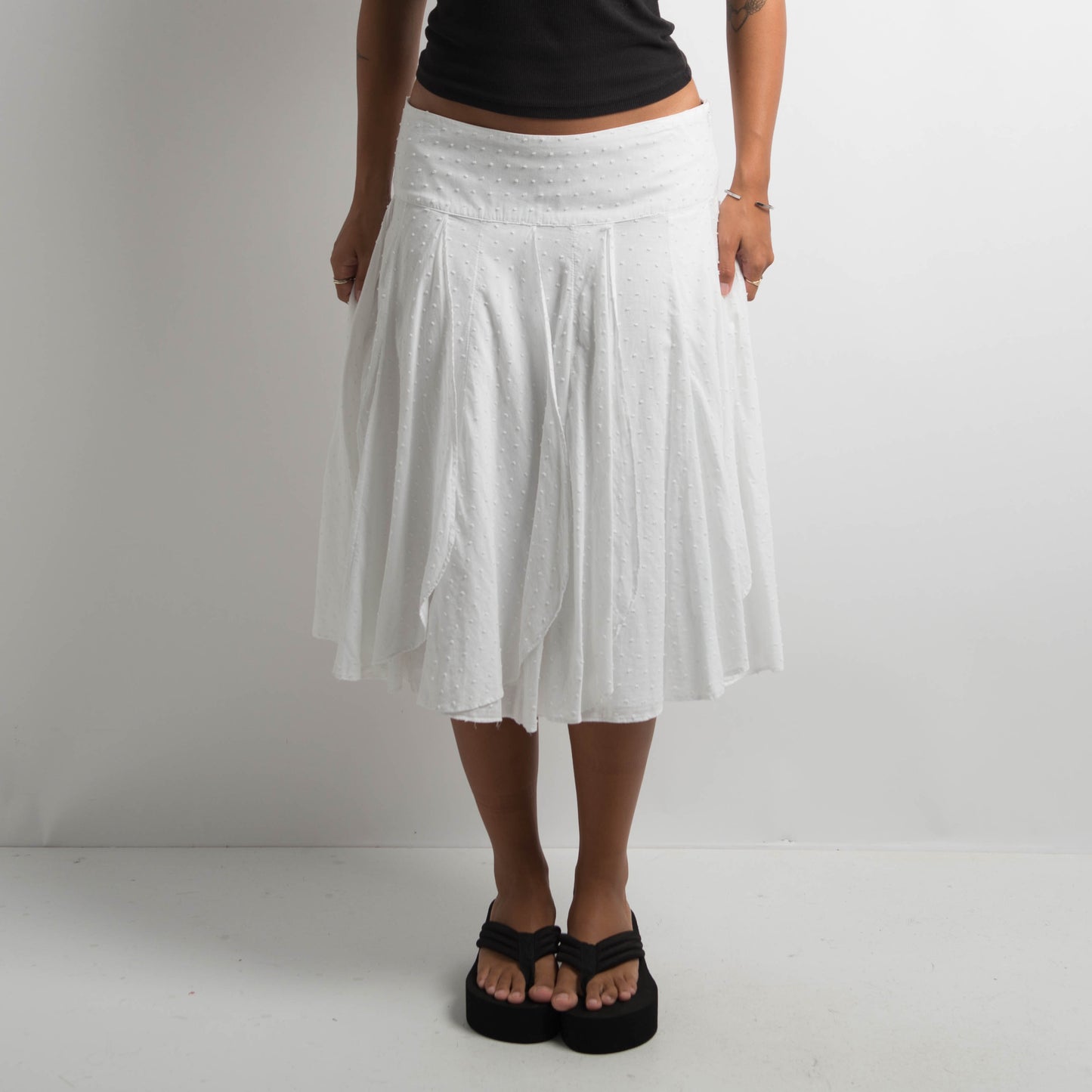 WHITE TEXTURED MIDI SKIRT