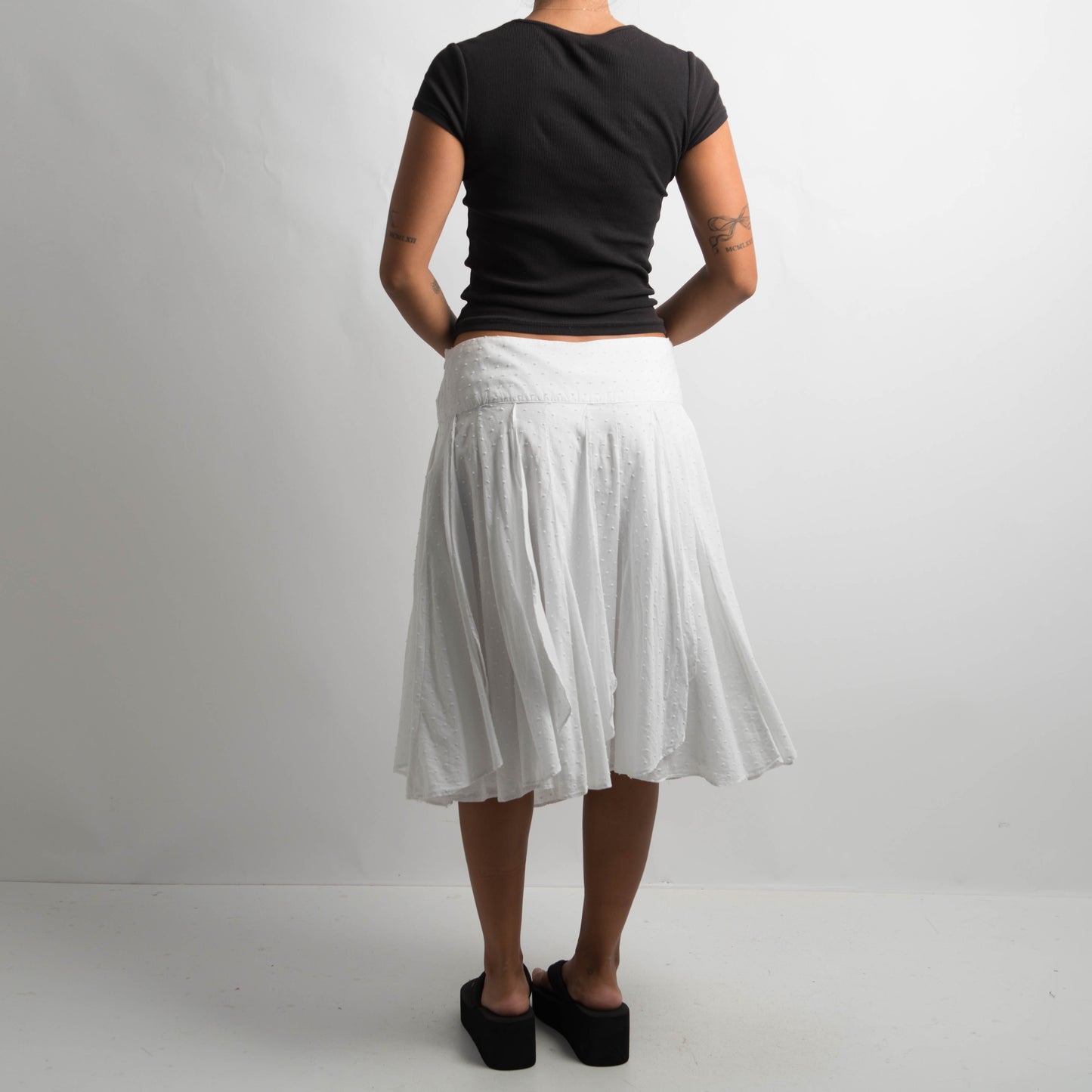 WHITE TEXTURED MIDI SKIRT