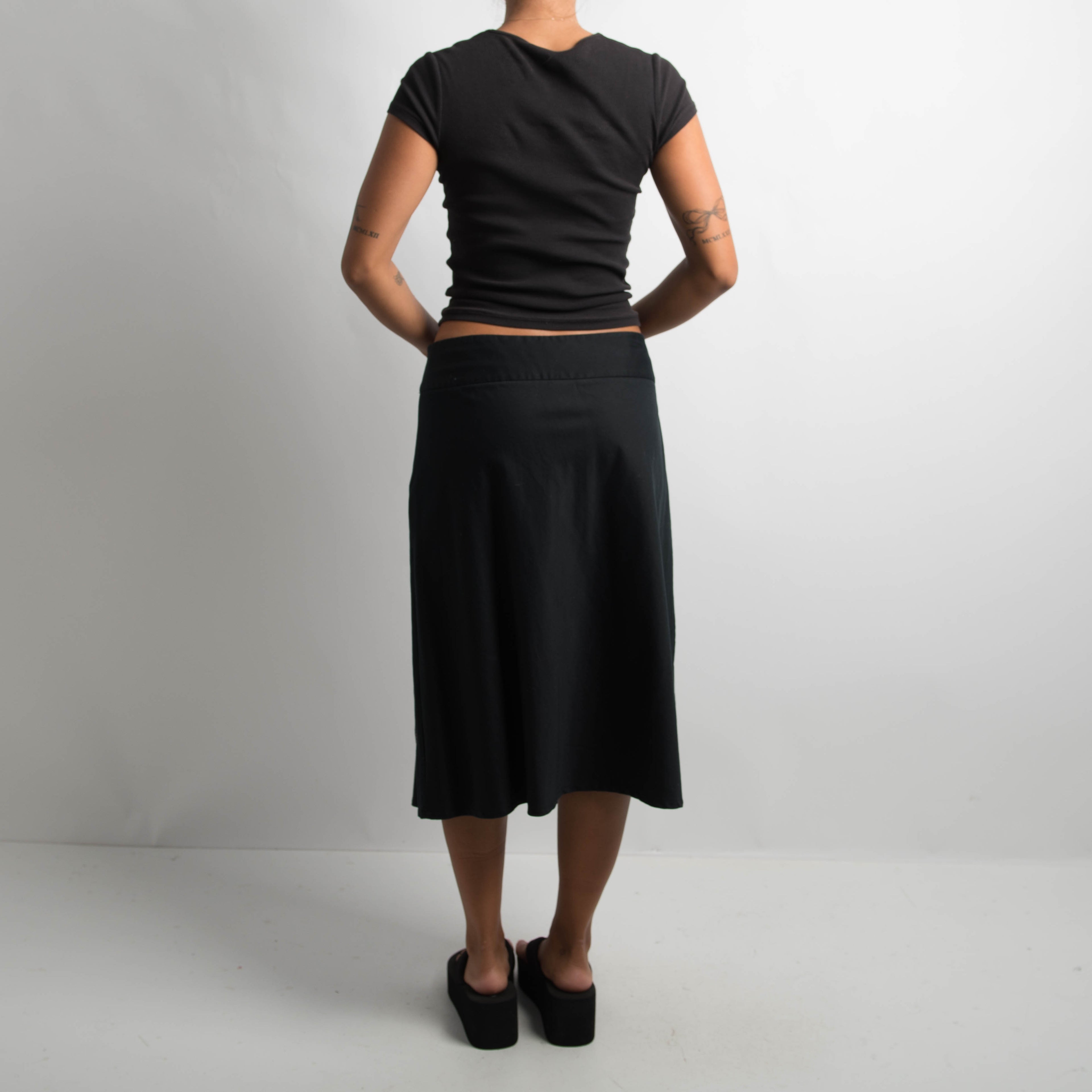 FLORAL EMBROIDERED SKIRT