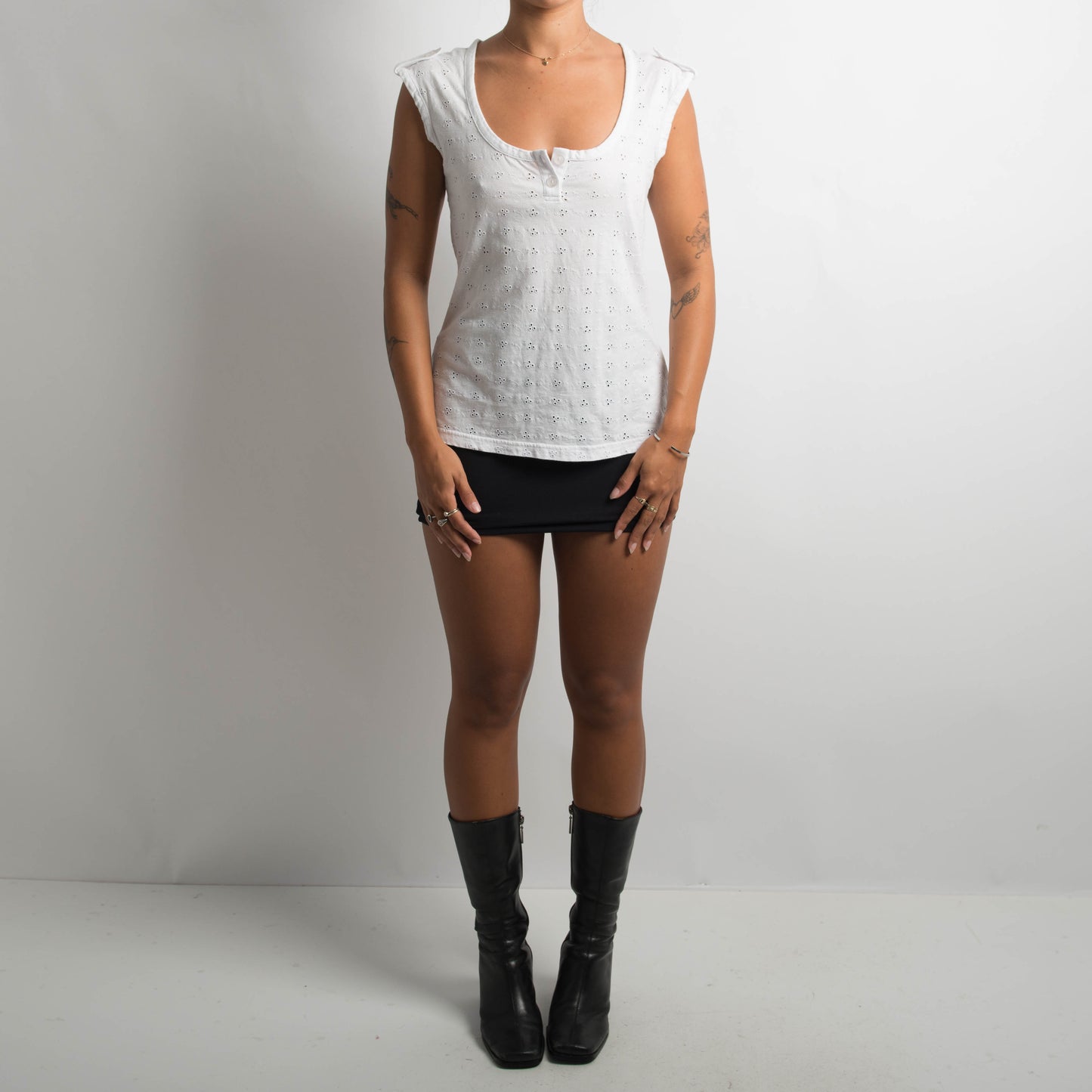 WHITE EMBROIDERED TOP