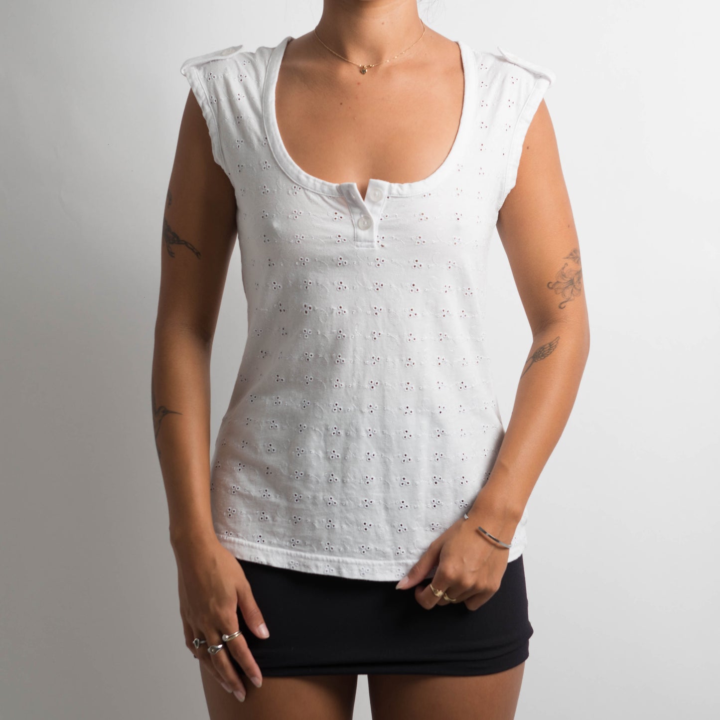 WHITE EMBROIDERED TOP