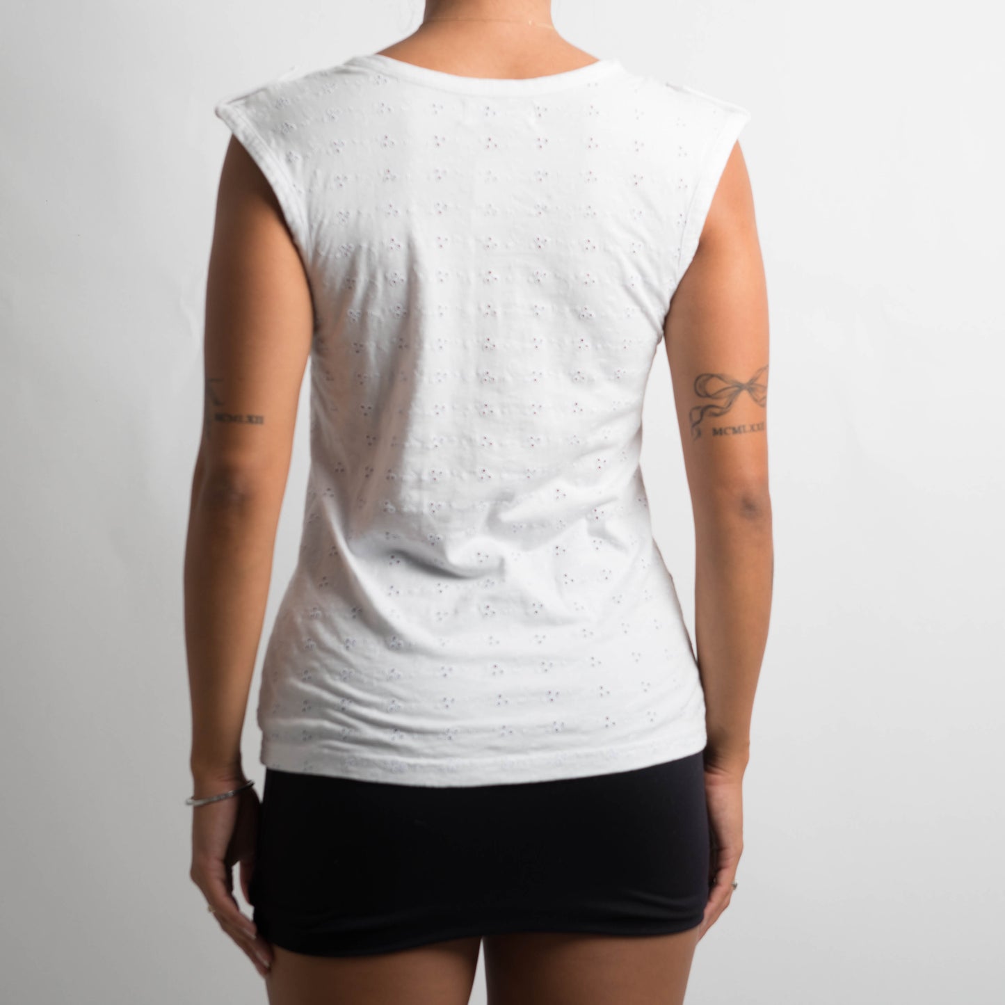 WHITE EMBROIDERED TOP