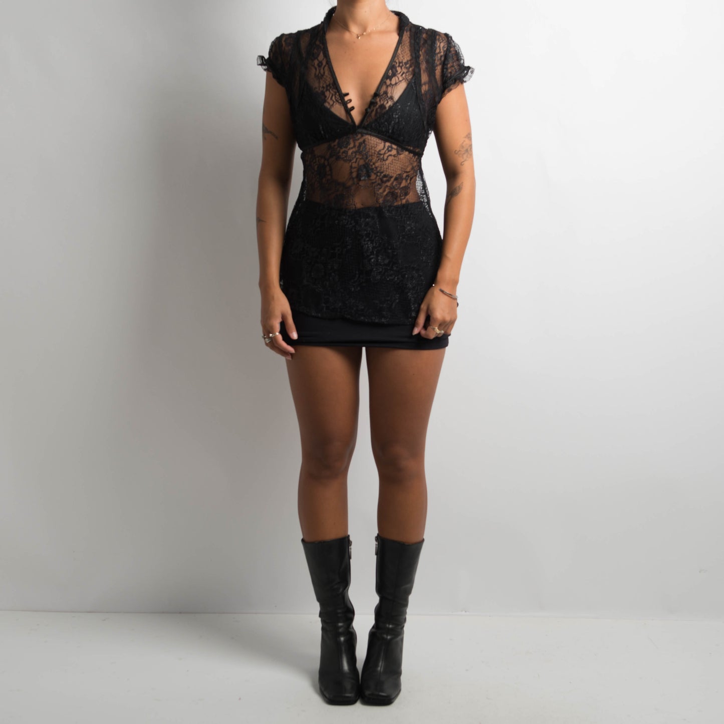 BLACK LACE TOP