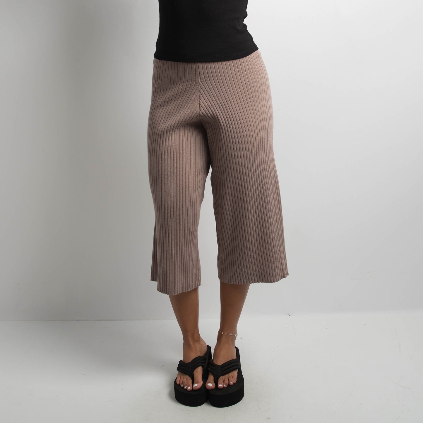 BROWN RIB CROP PANTS