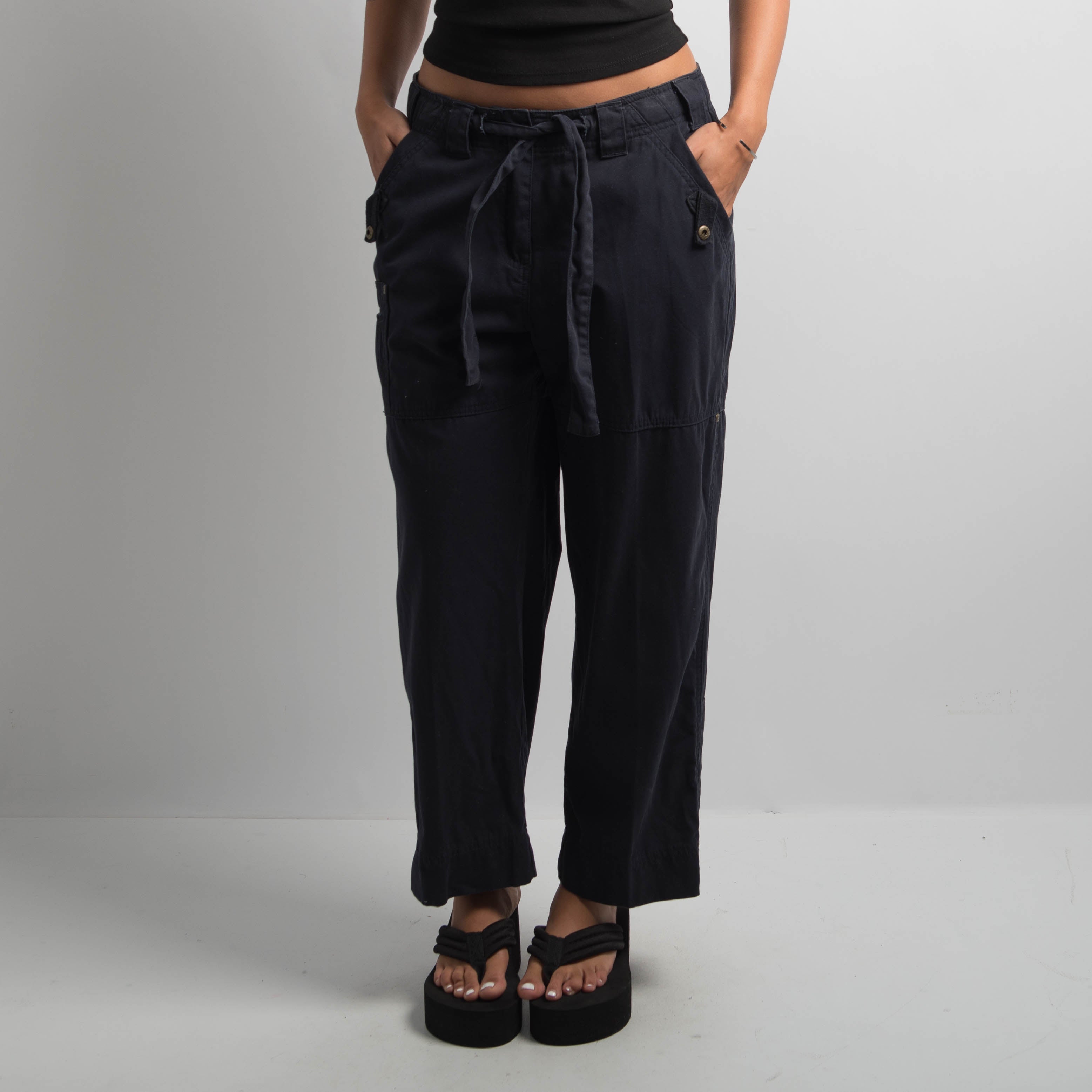 BLACK CROP CARGO PANTS