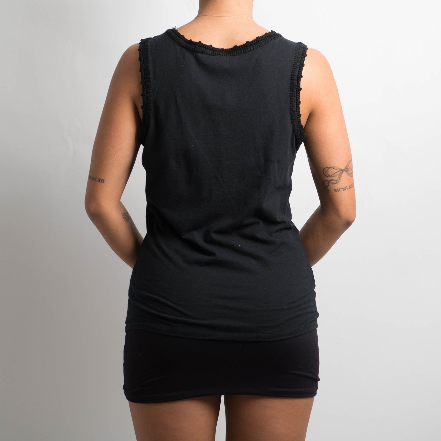 BLACK SCOOP TANK TOP