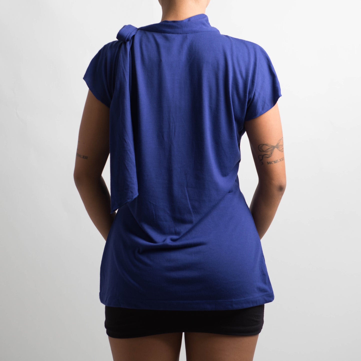 VIOLET NECK TIE TOP