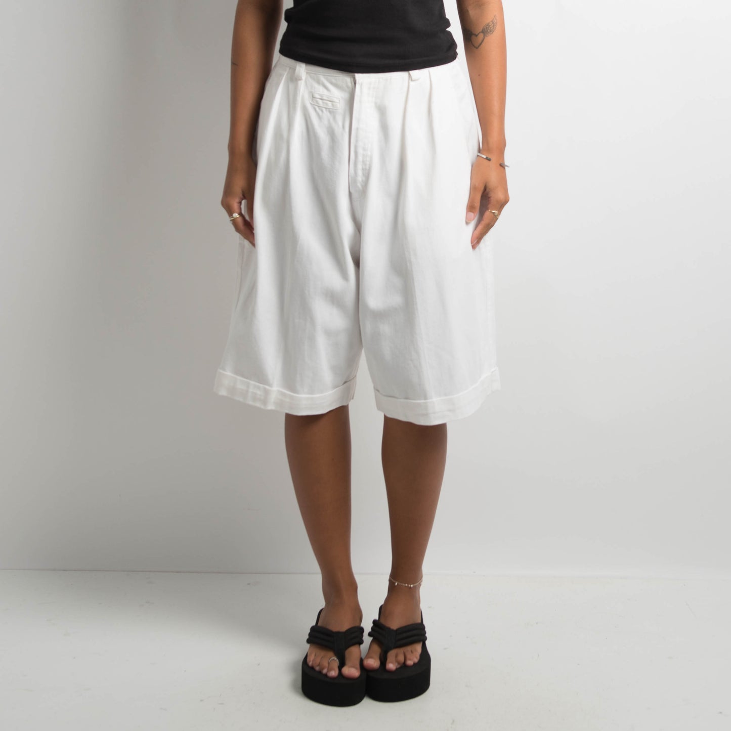 WHITE LONGLINE SHORTS