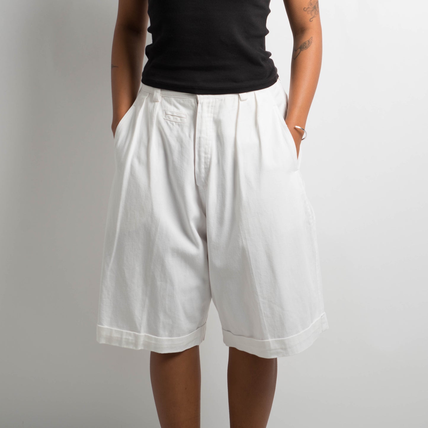 WHITE LONGLINE SHORTS