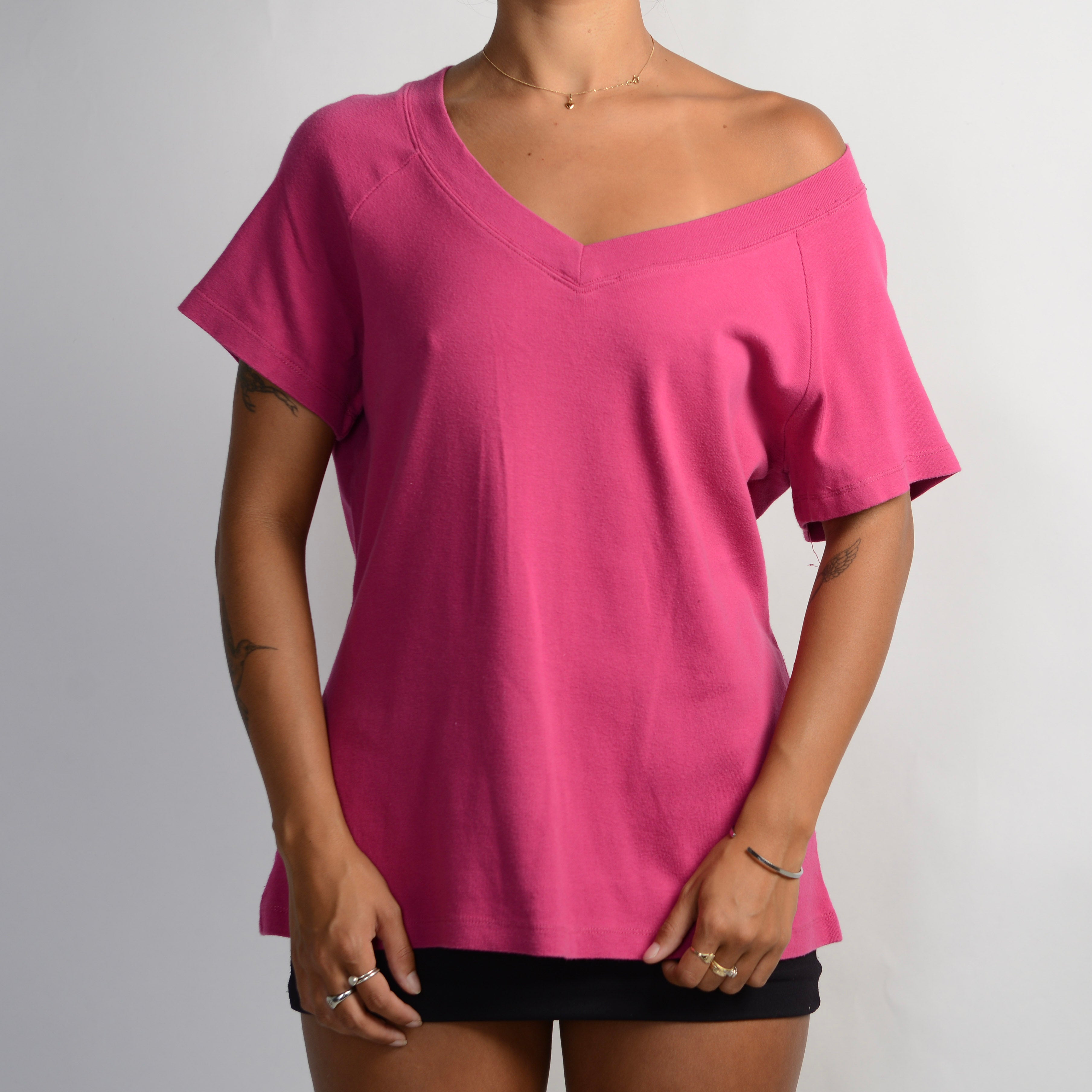 HOT PINK VNECK TEE