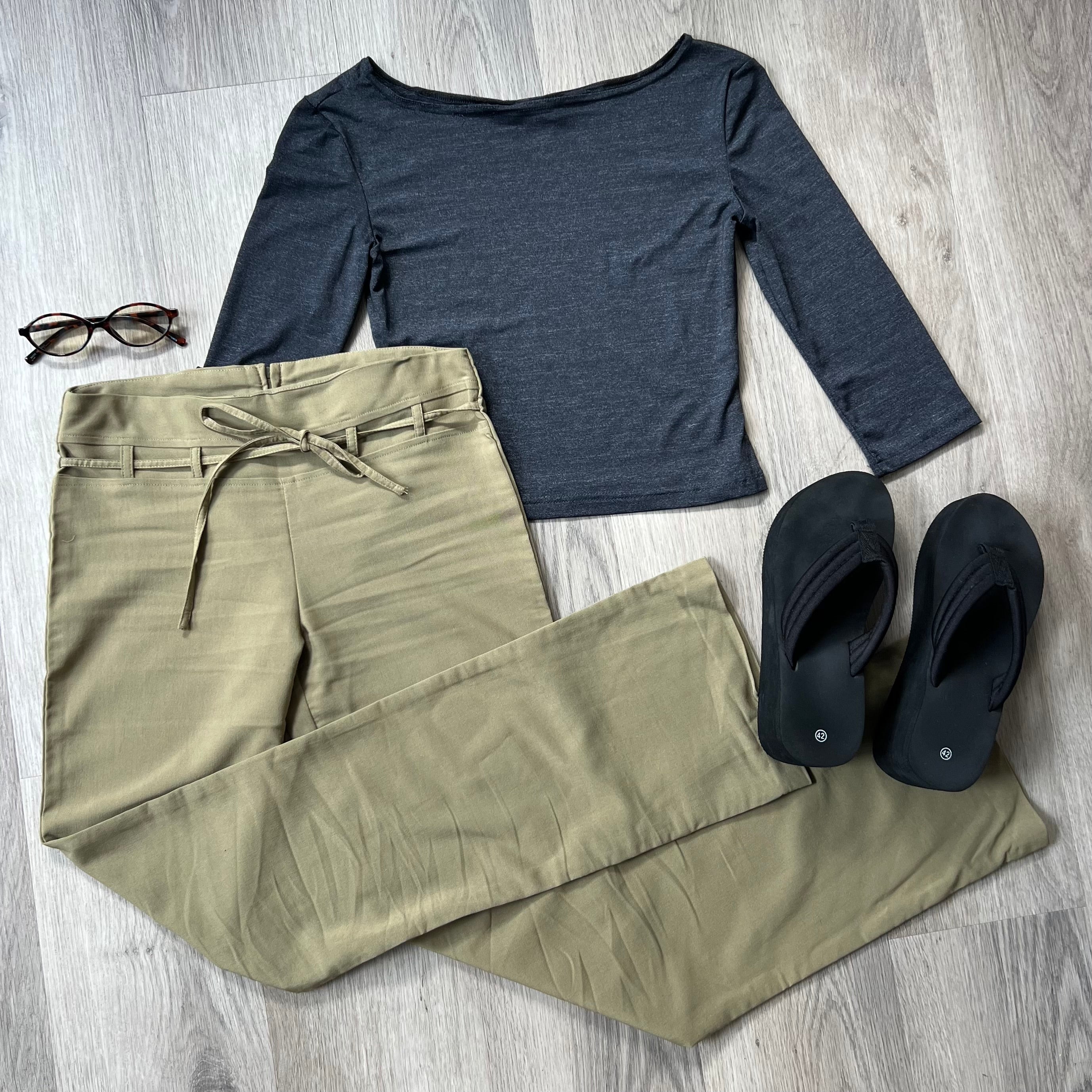 GREY SLINKY 3/4 SLEEVE TOP