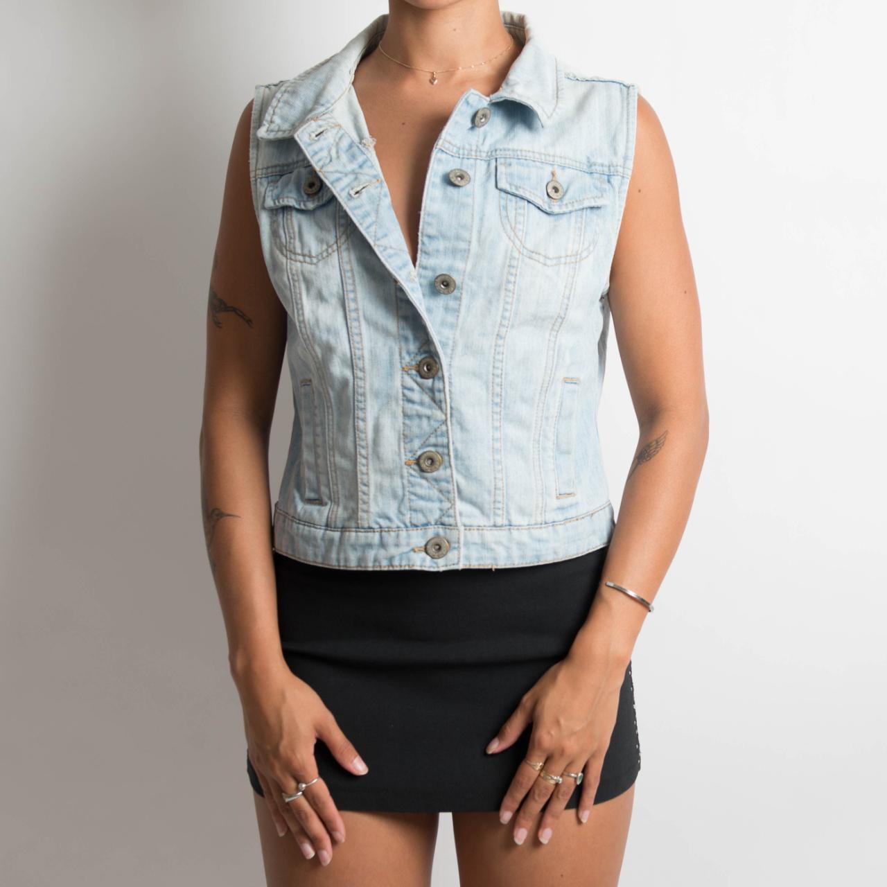 GILET EN DENIM DÉLAVÉ CLAIR