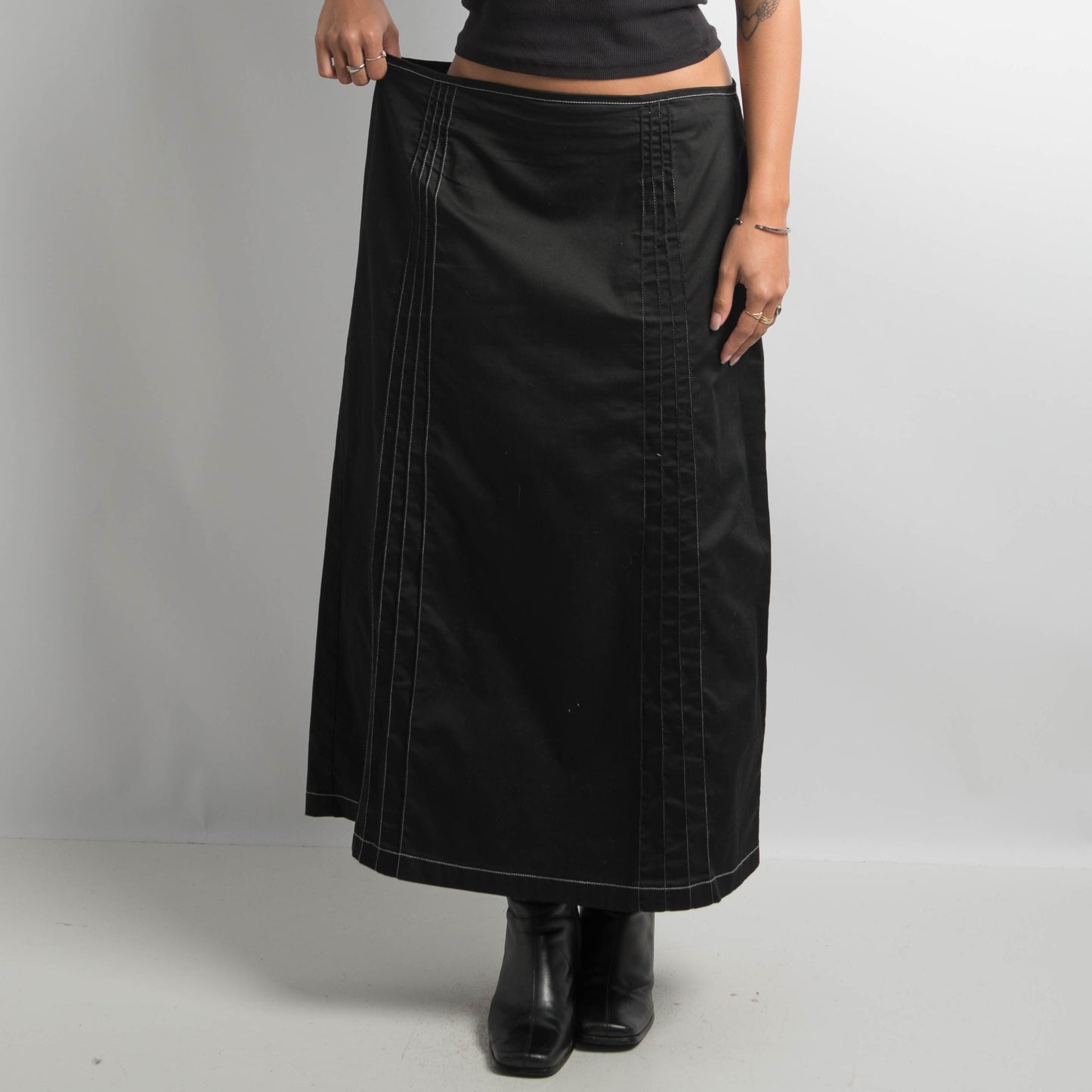 BLACK LONGLINE SKIRT