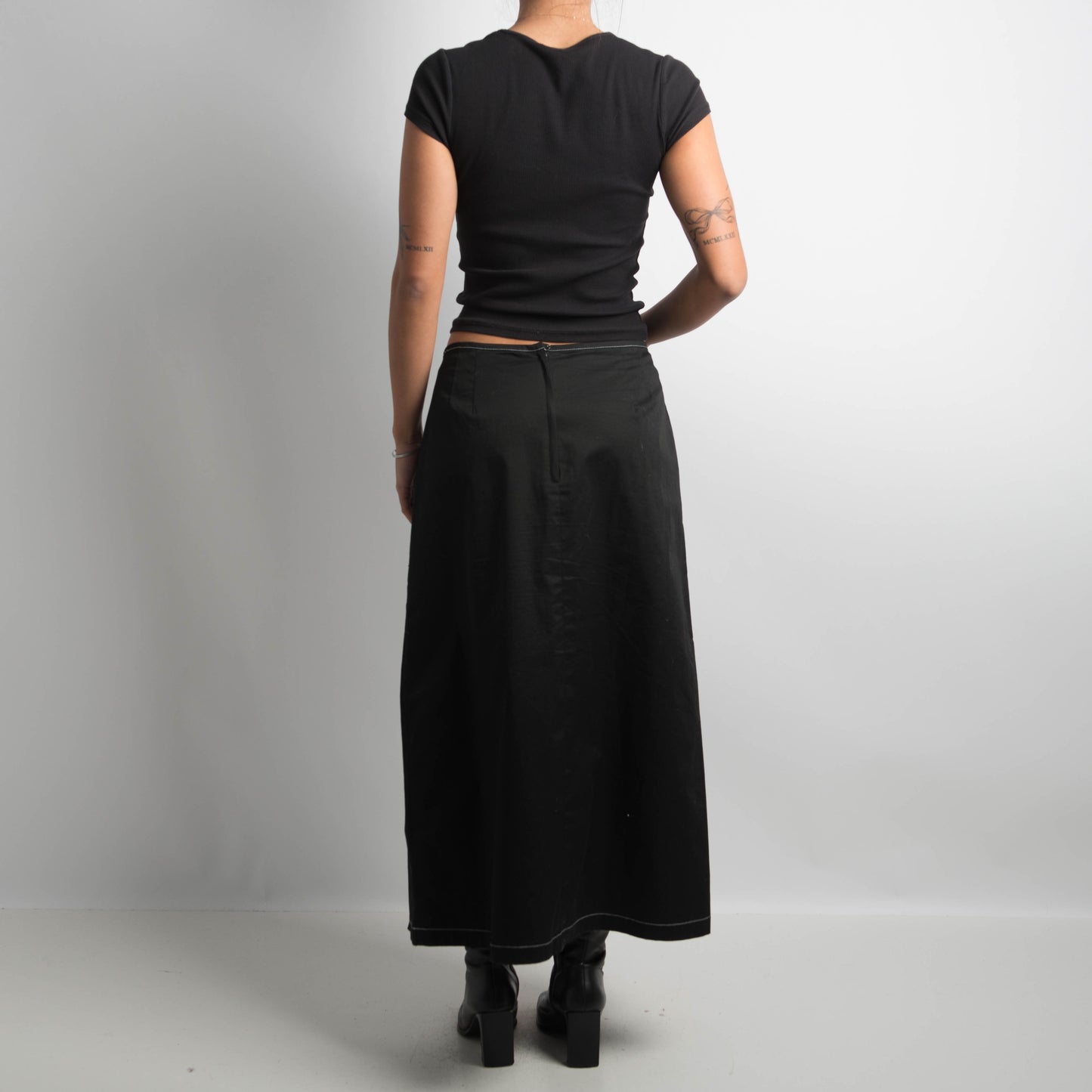 BLACK LONGLINE SKIRT