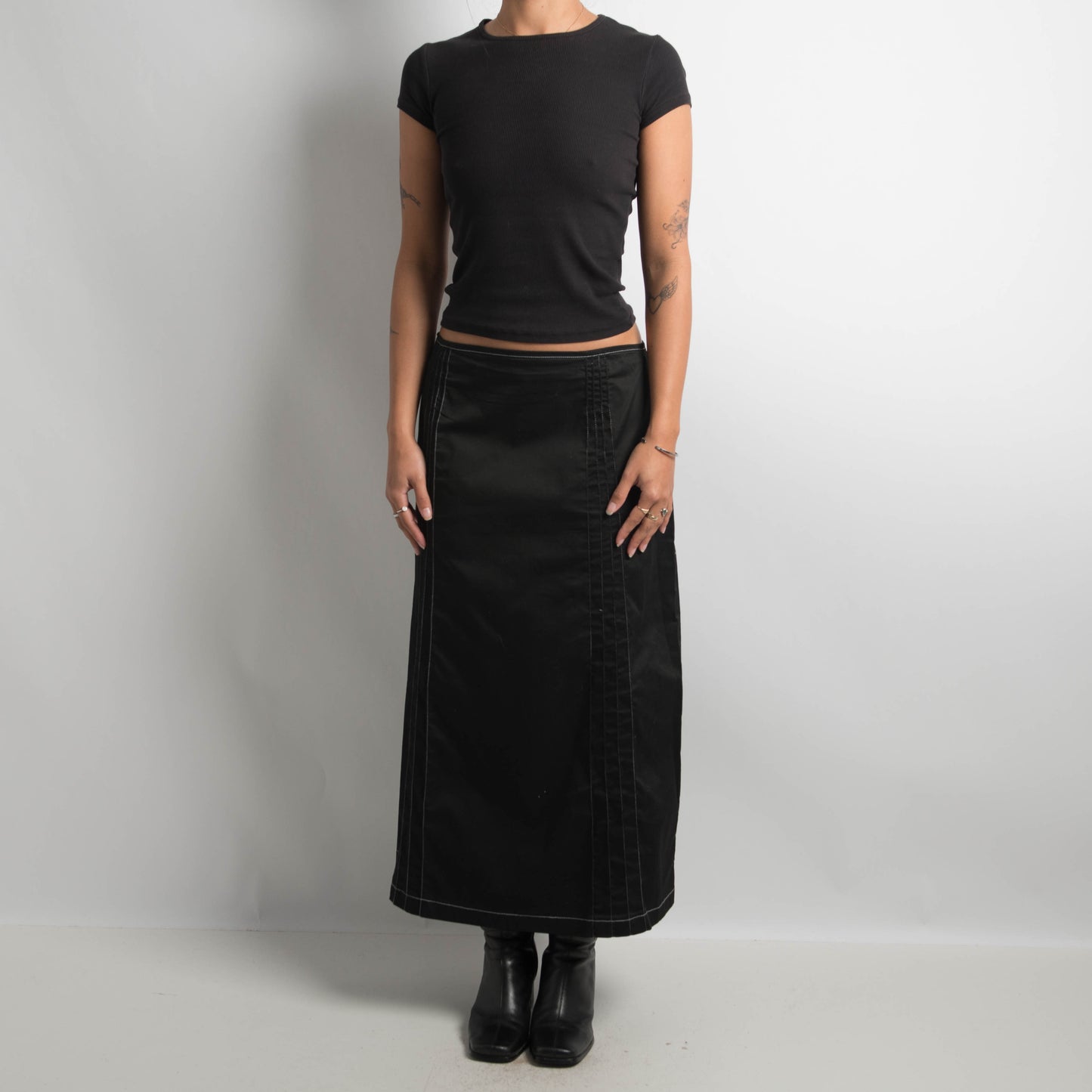 BLACK LONGLINE SKIRT