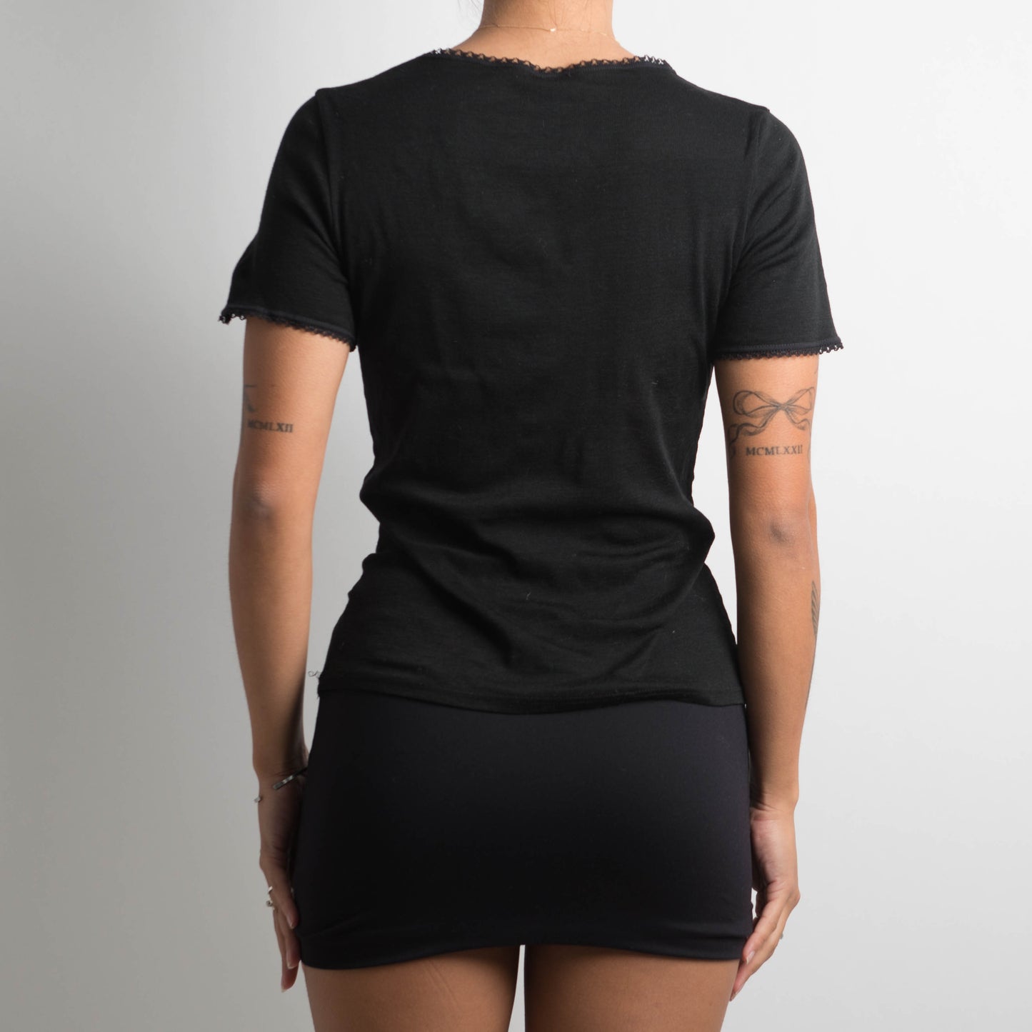 BLACK EMBROIDERED TSHIRT