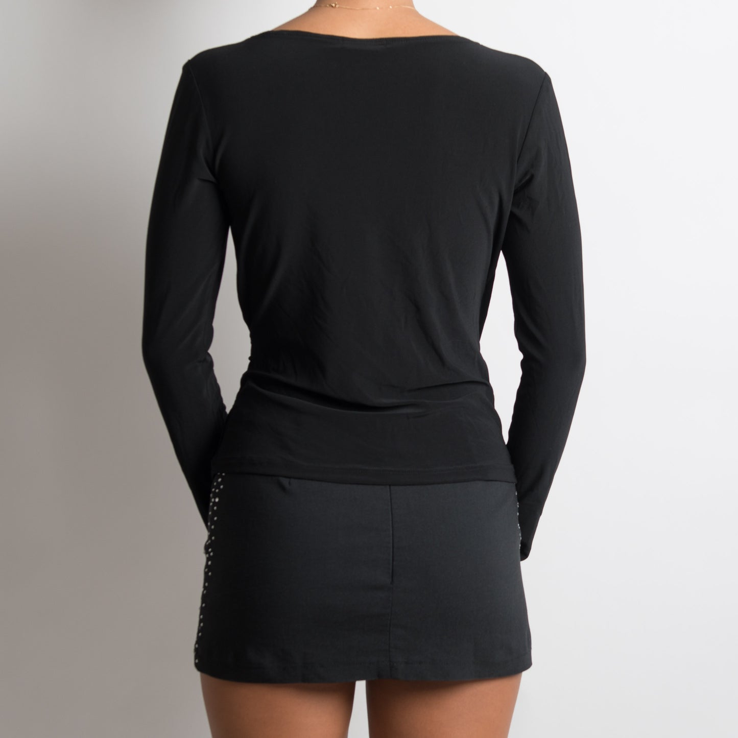 SLINKY BLACK LONG SLEEVE