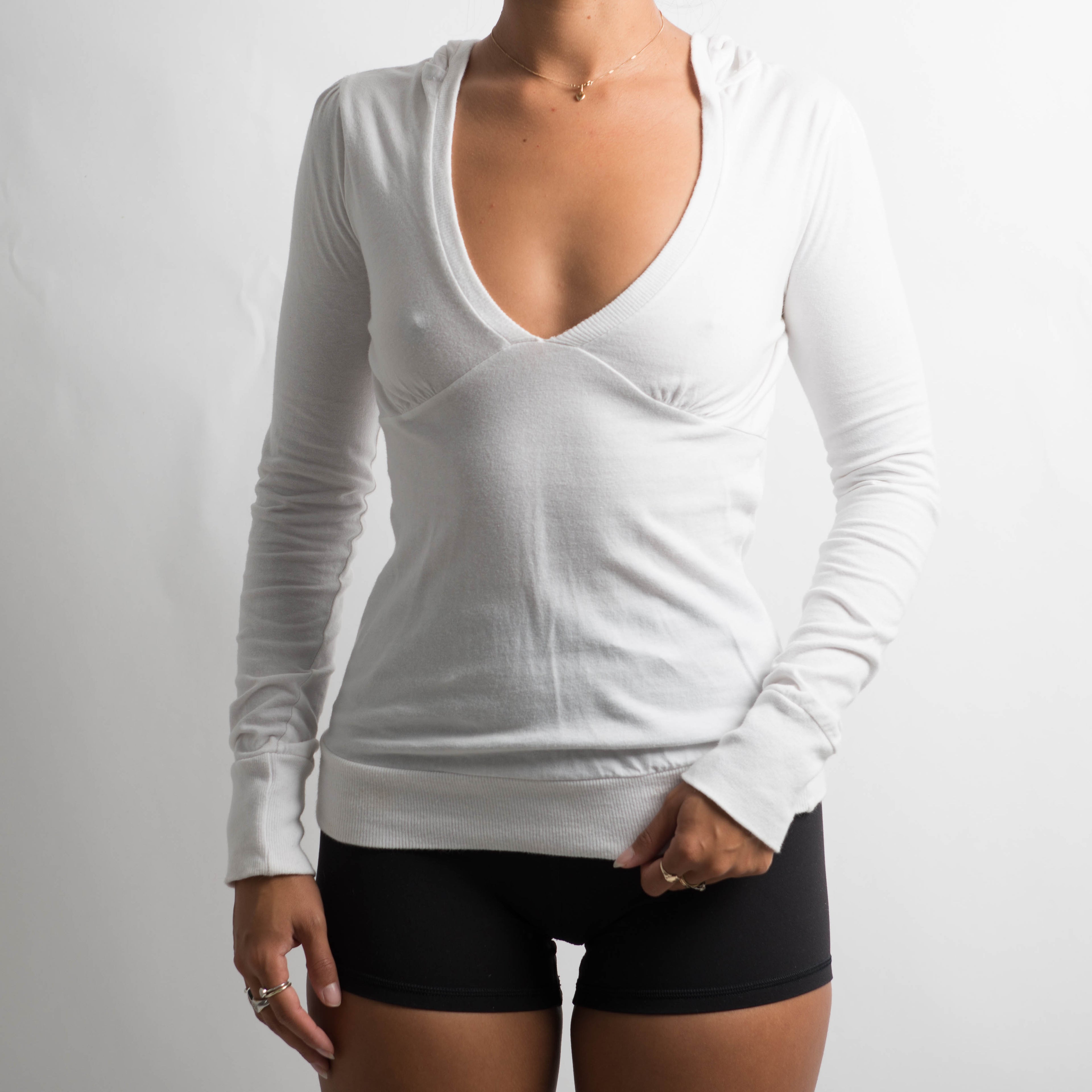 WHITE HOOD LONG SLEEVE TOP