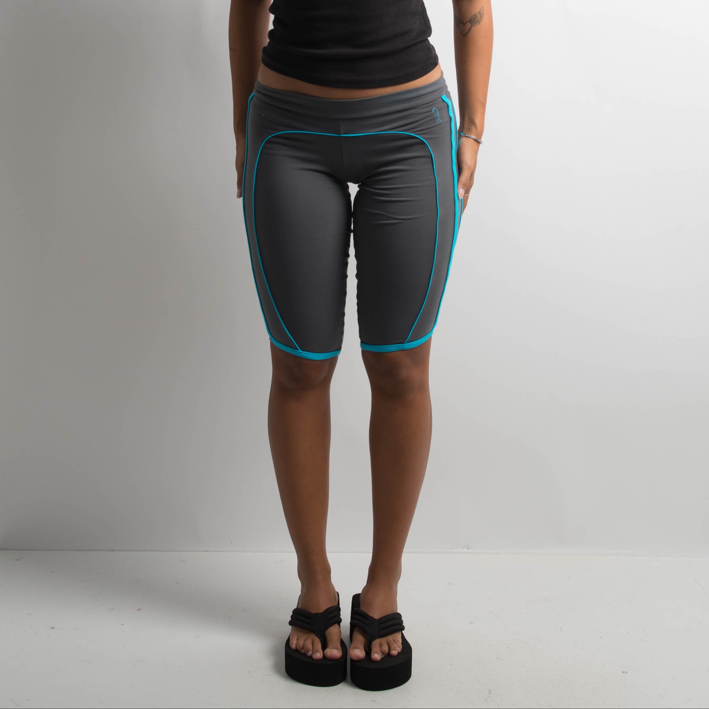 GREY KNEE LENGTH TIGHTS