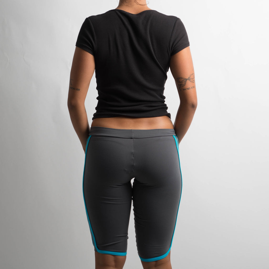 GREY KNEE LENGTH TIGHTS