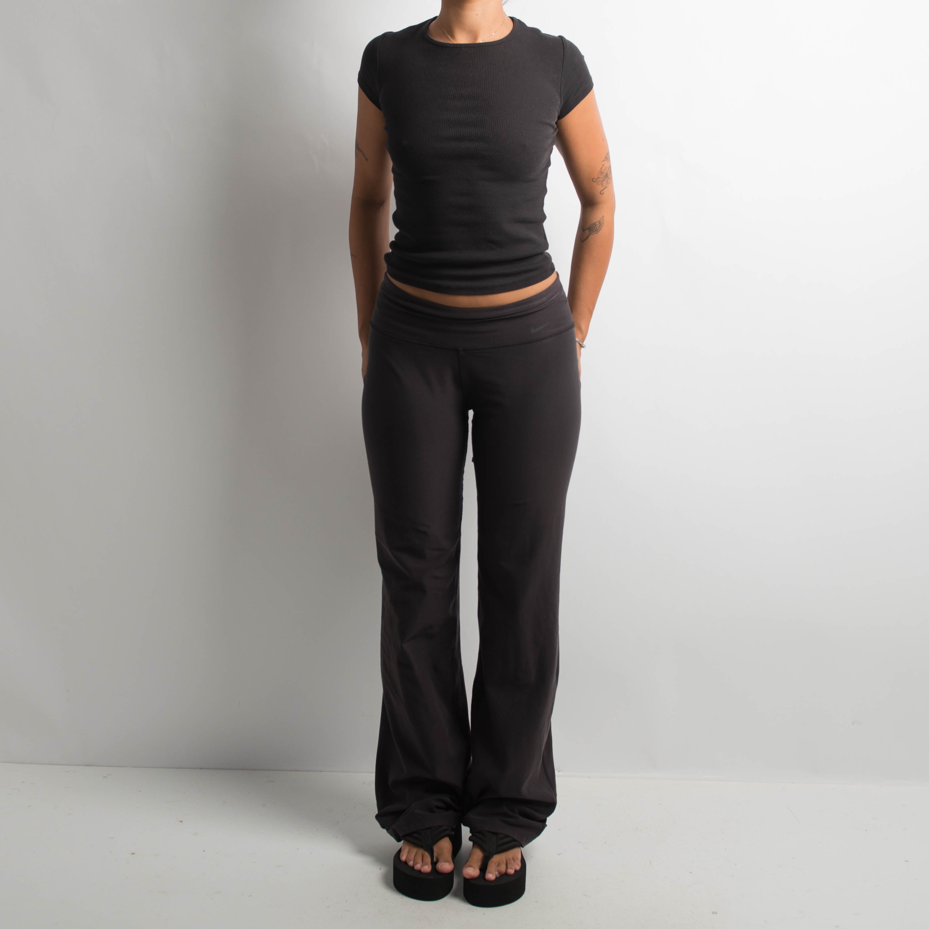 BLACK YOGA FLARED LEGGINGS