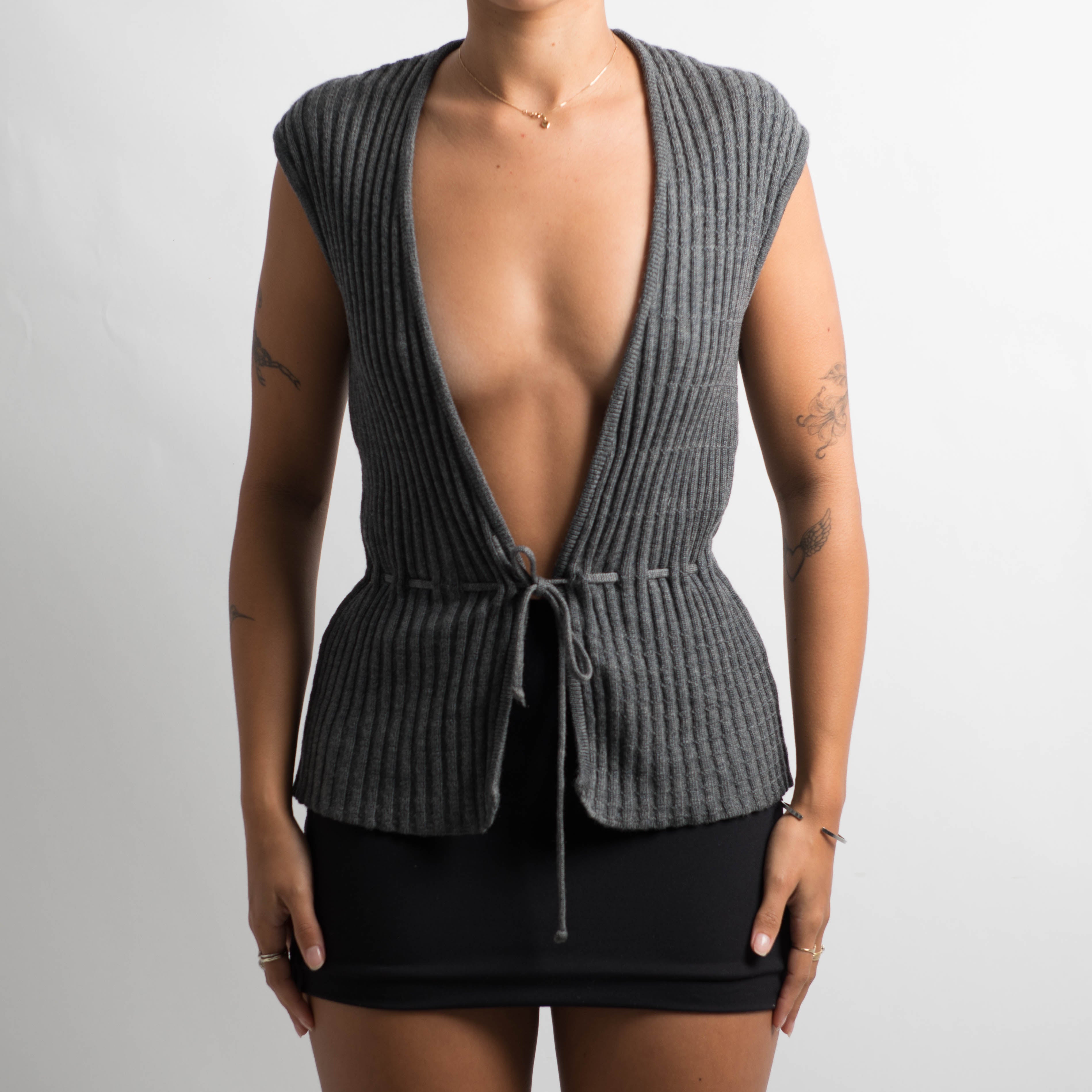 GREY RIBBED KNIT VEST