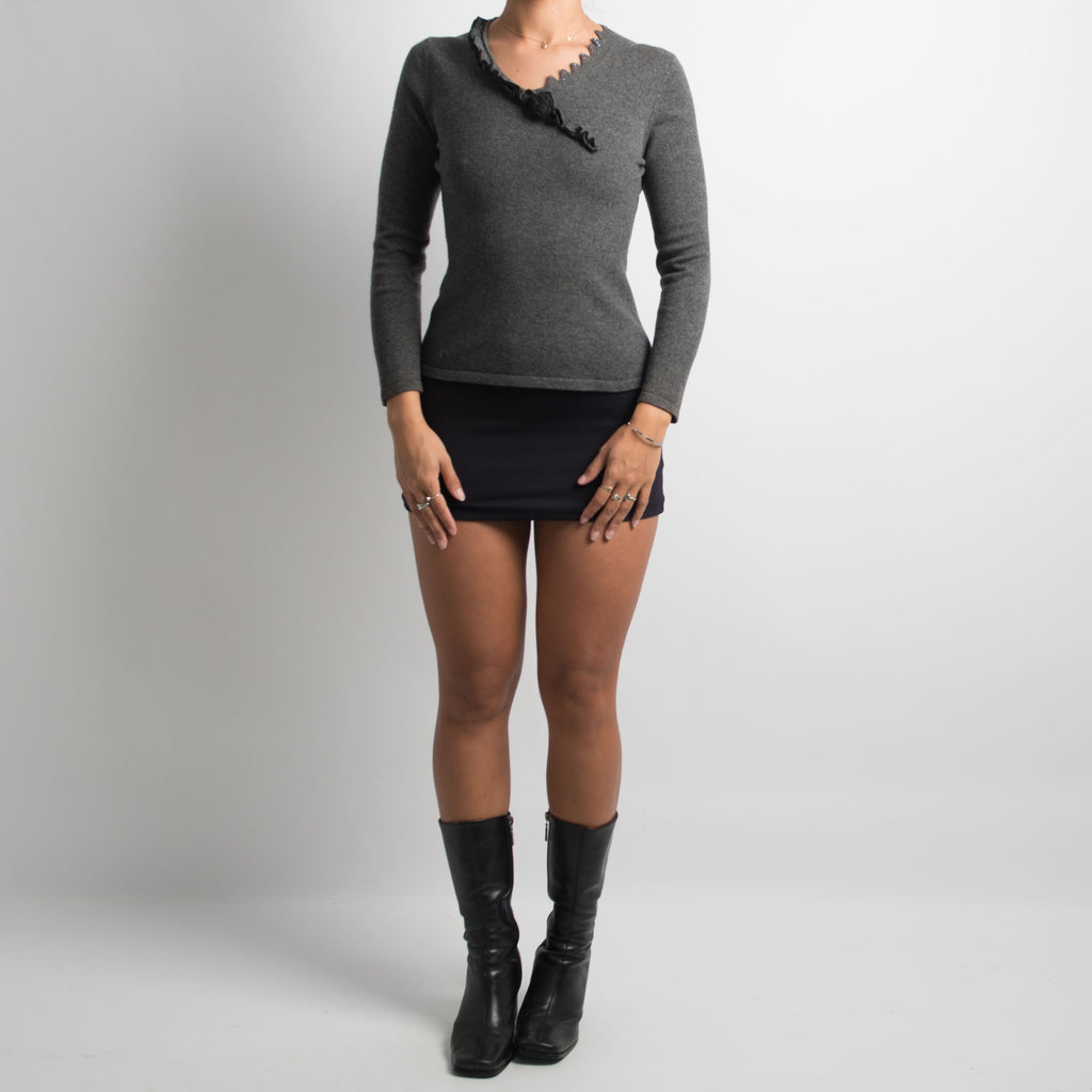 TRICOT GRIS À MANCHES LONGUES