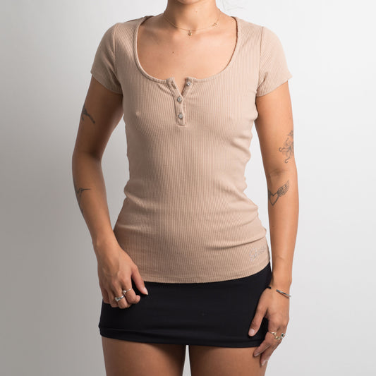 BEIGE RIBBED GUESS TSHIRT