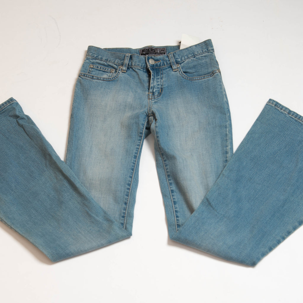 LIGHT WASH FLARED JEANS