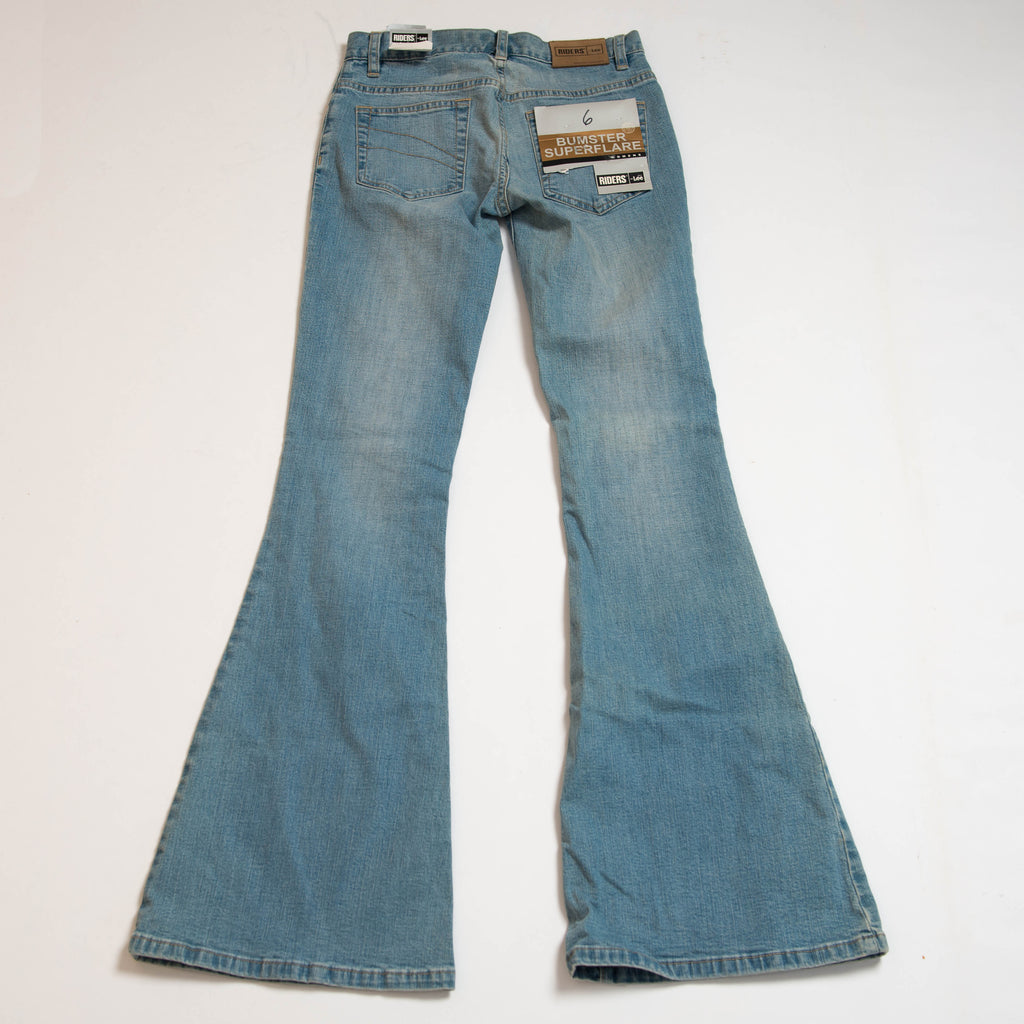LIGHT WASH FLARED JEANS