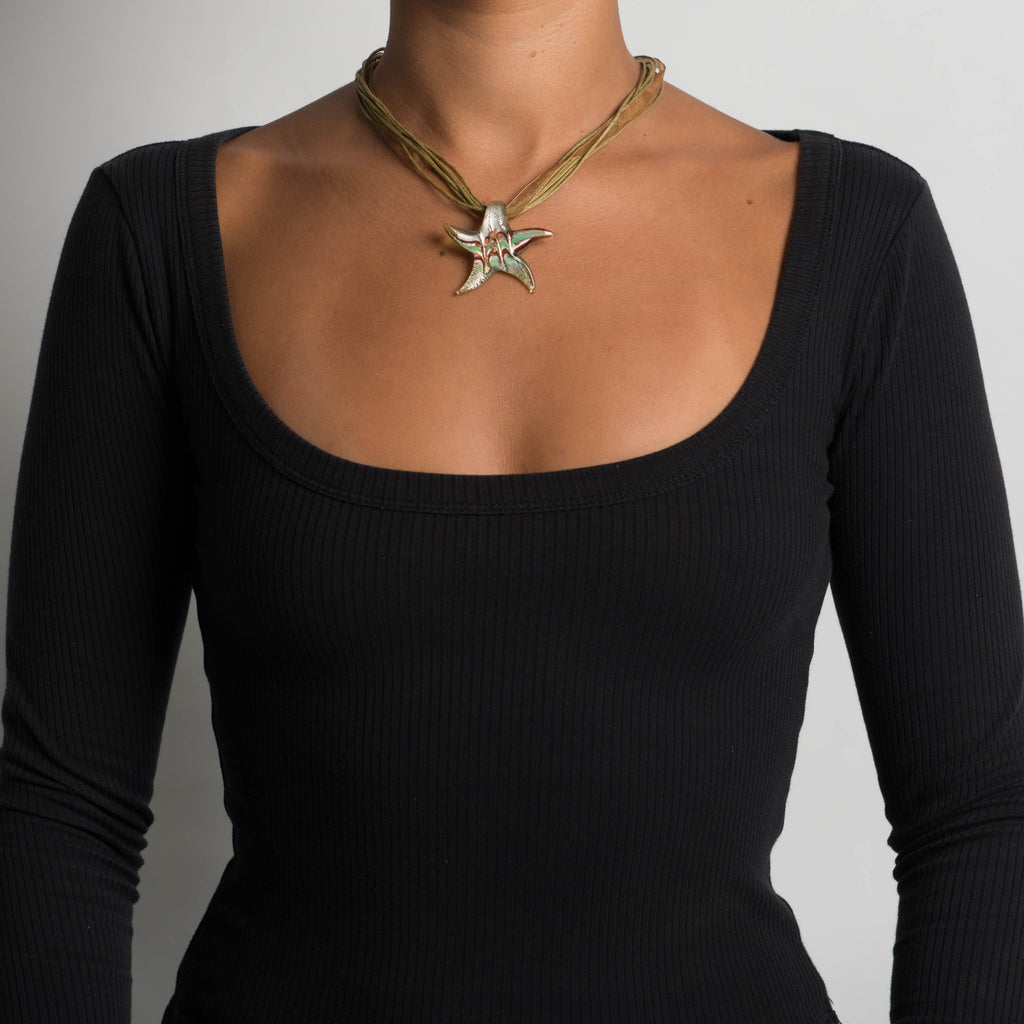 STARFISH PENDANT NECKLACE