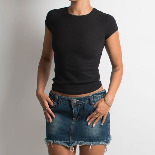 FRAYED DENIM MINI SKIRT