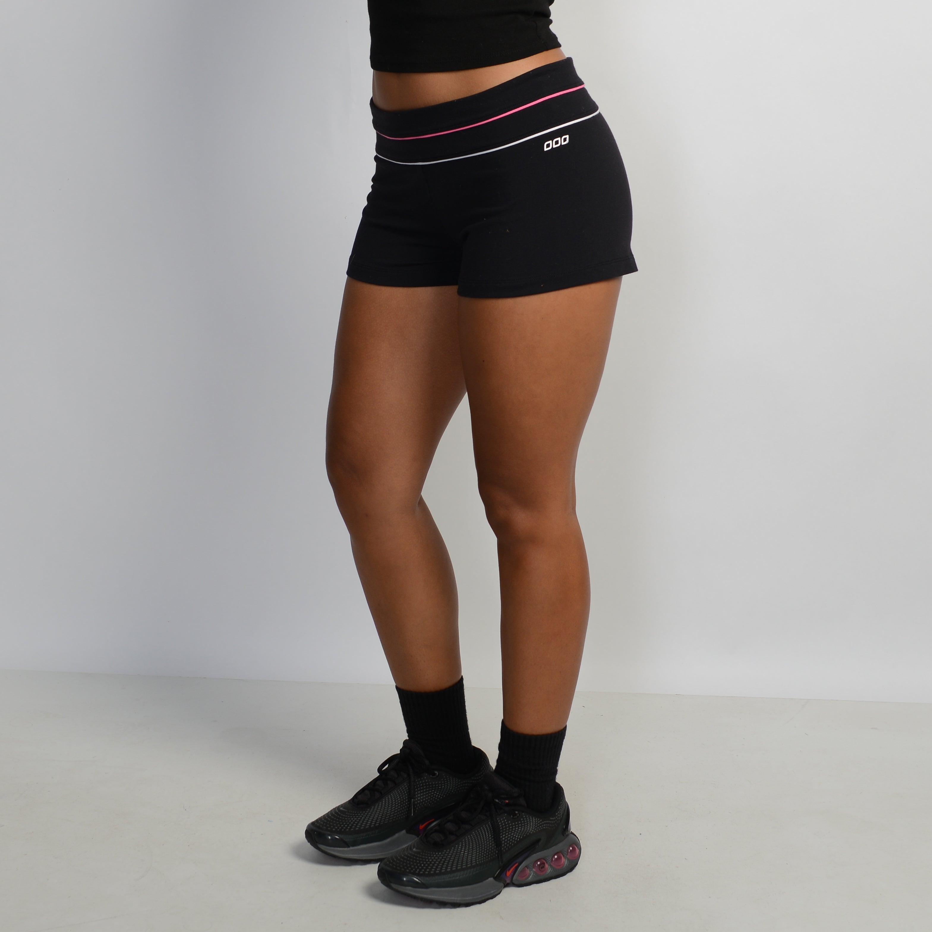 BLACK KICK SHORTS