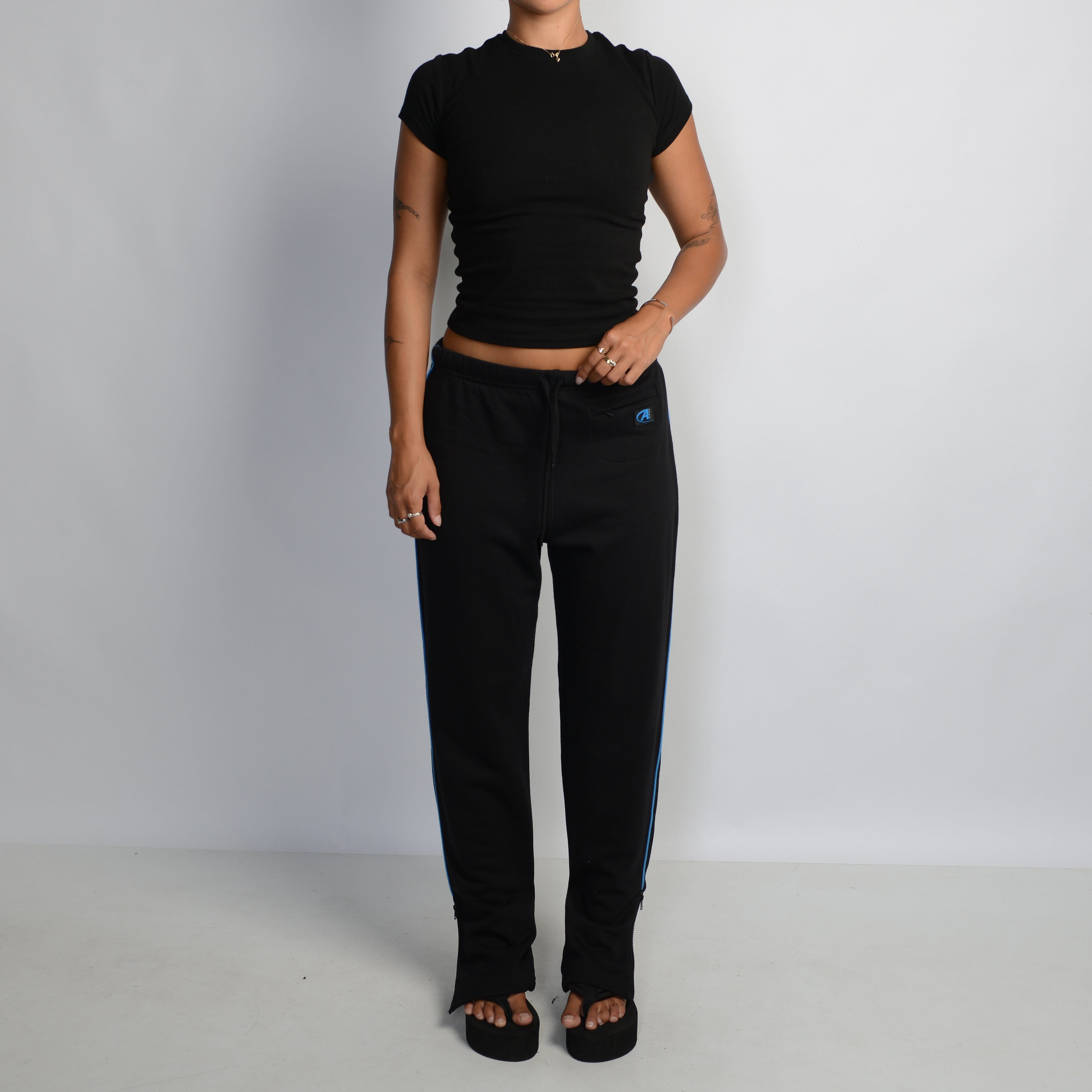 BLACK STRAIGHT LEG SWEATPANTS