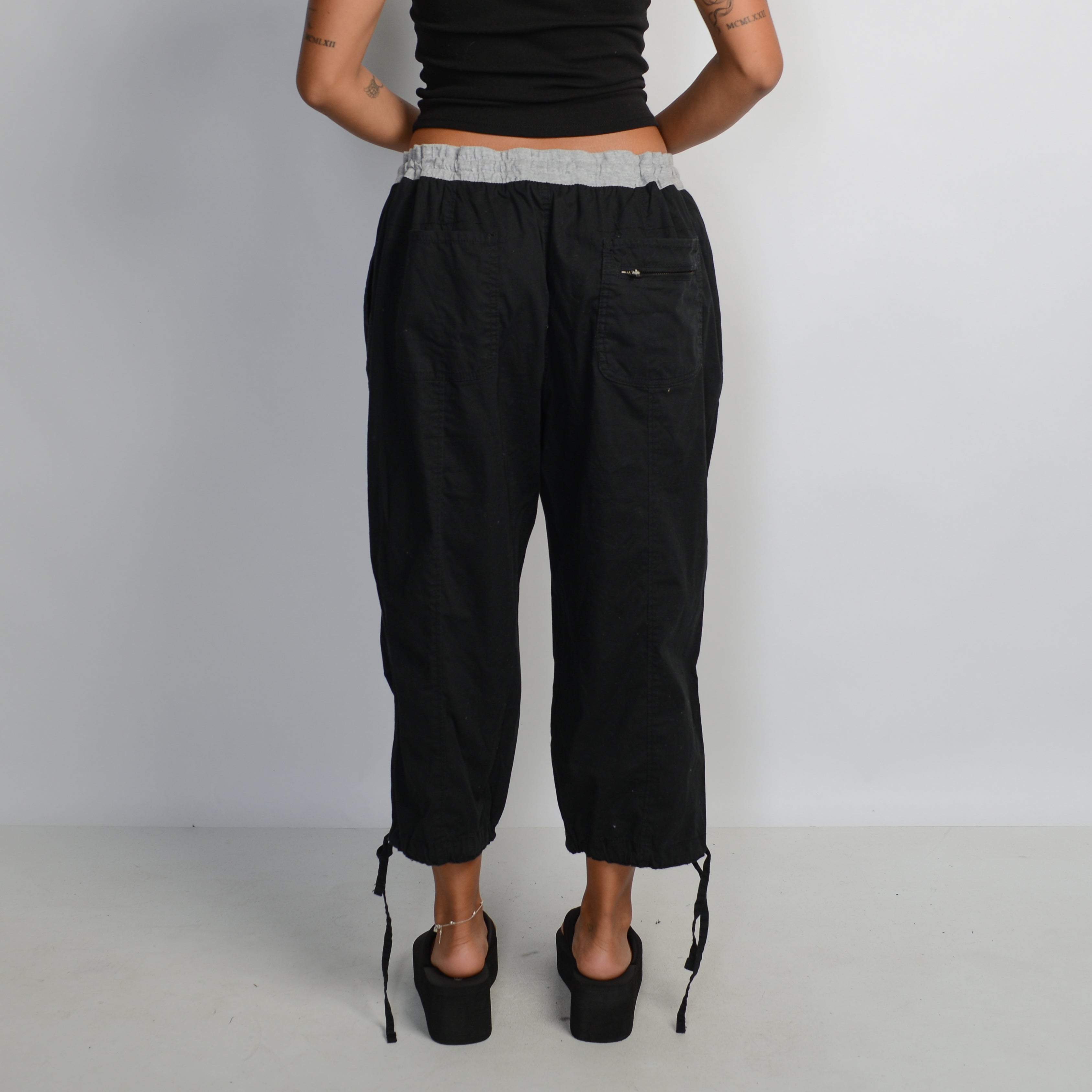 BLACK CROP CARGO PANTS