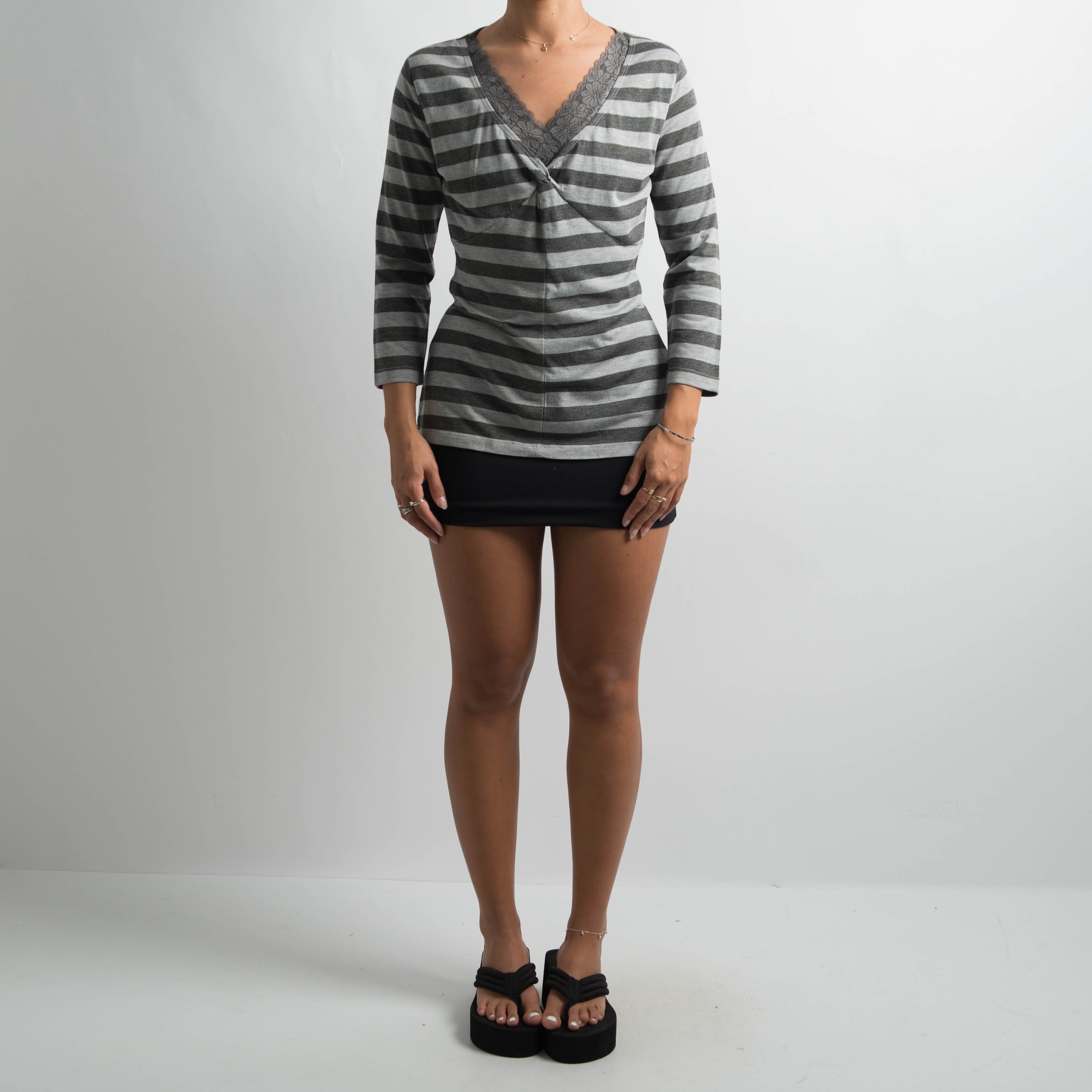 GREY STRIPE 3/4 SLEEVE TOP