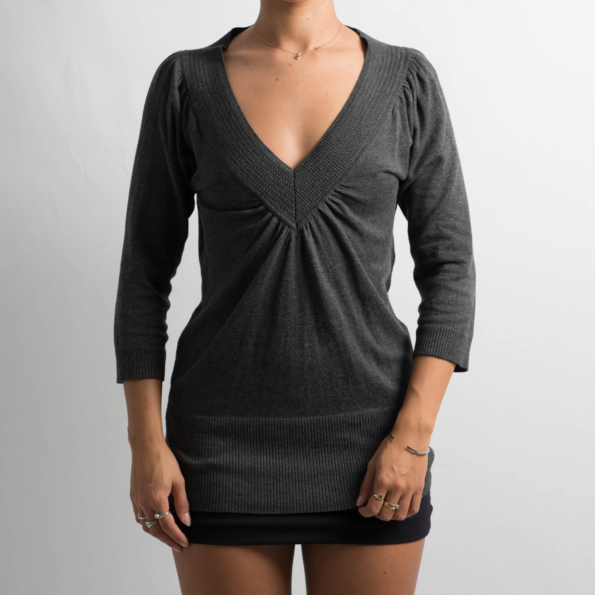 CHARCOAL 3/4 SLEEVE TOP
