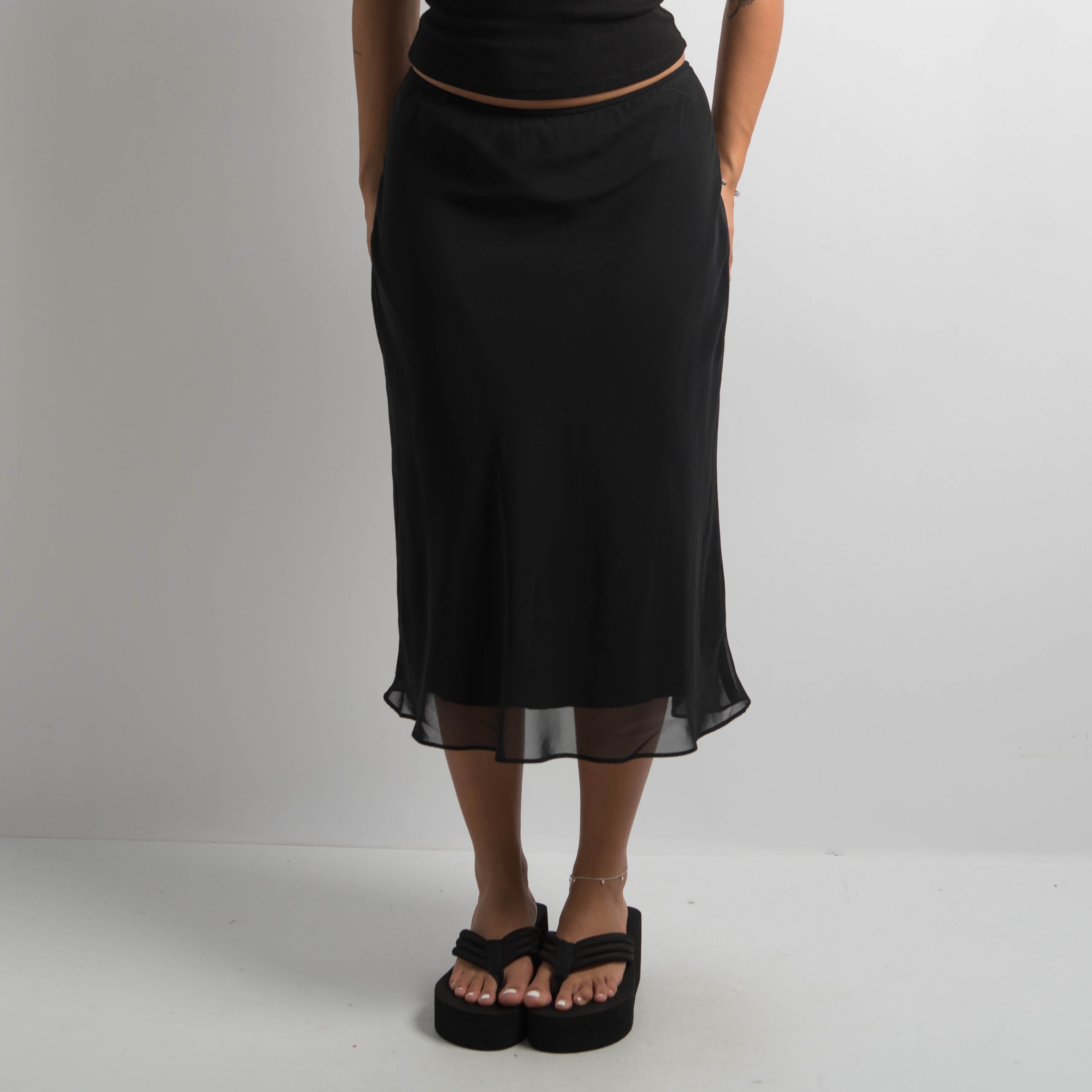 BLACK MIDI SKIRT