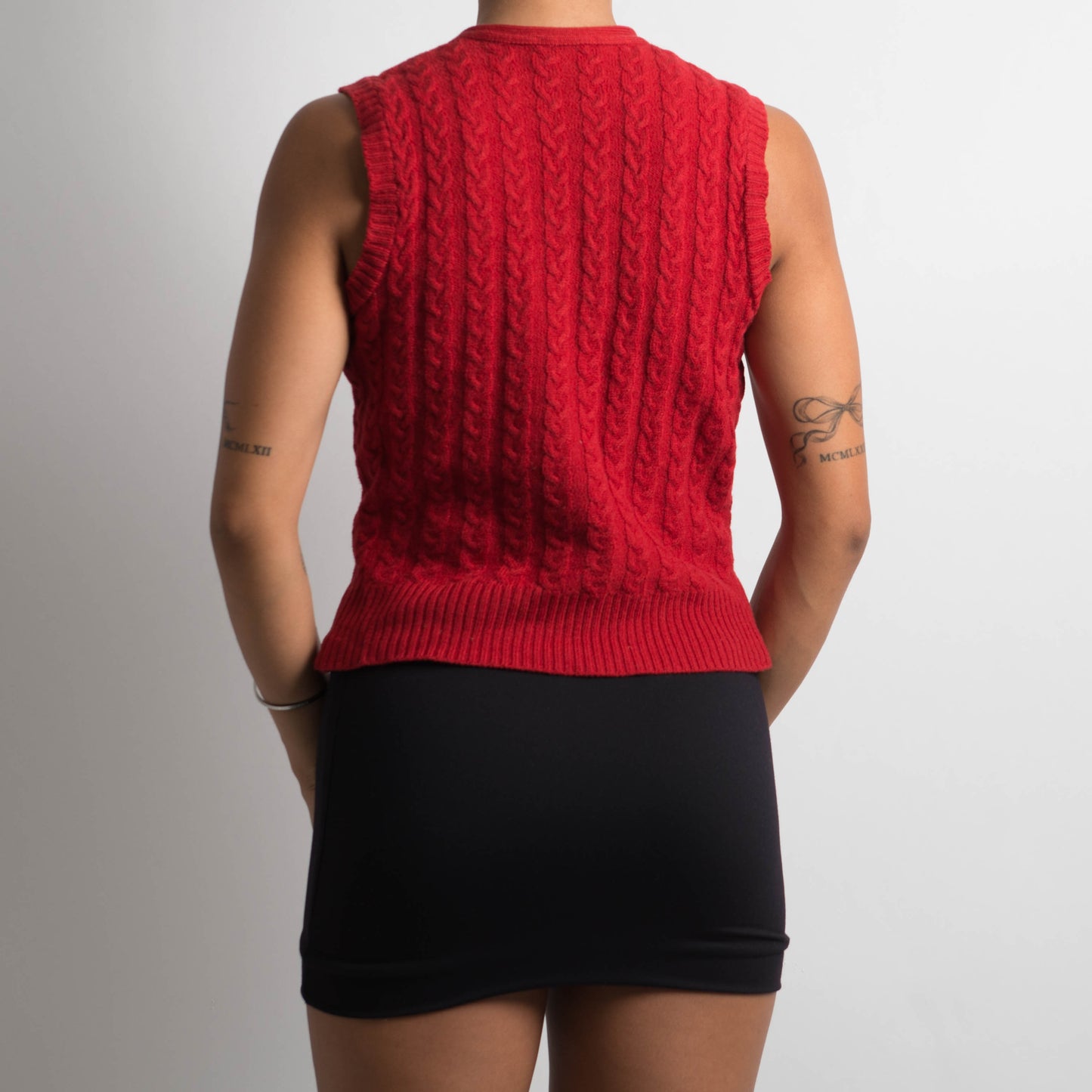 RED CABLE KNIT VEST