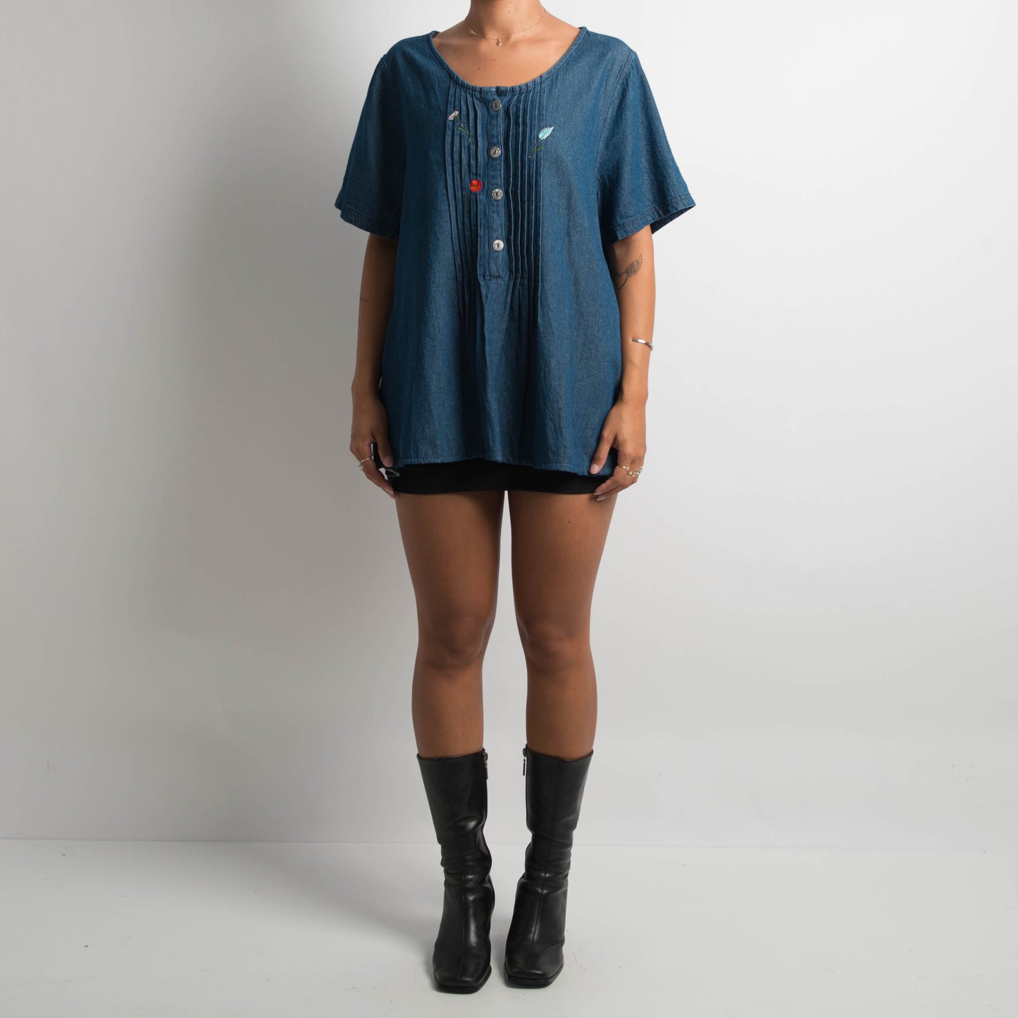 DENIM EMBROIDERED TOP