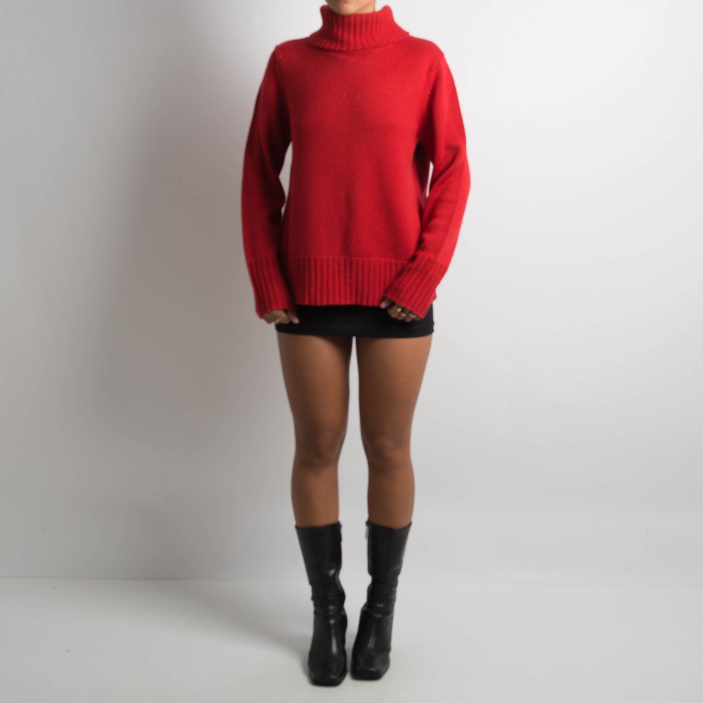 RED WOOL KNIT TURTLENECK