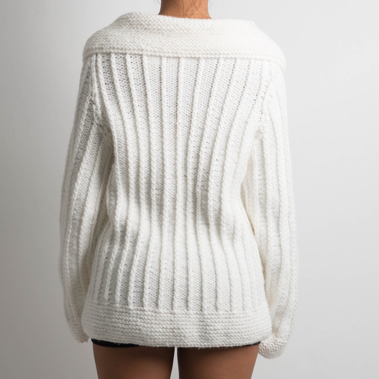 WHITE CHUNKY KNIT CARDIGAN