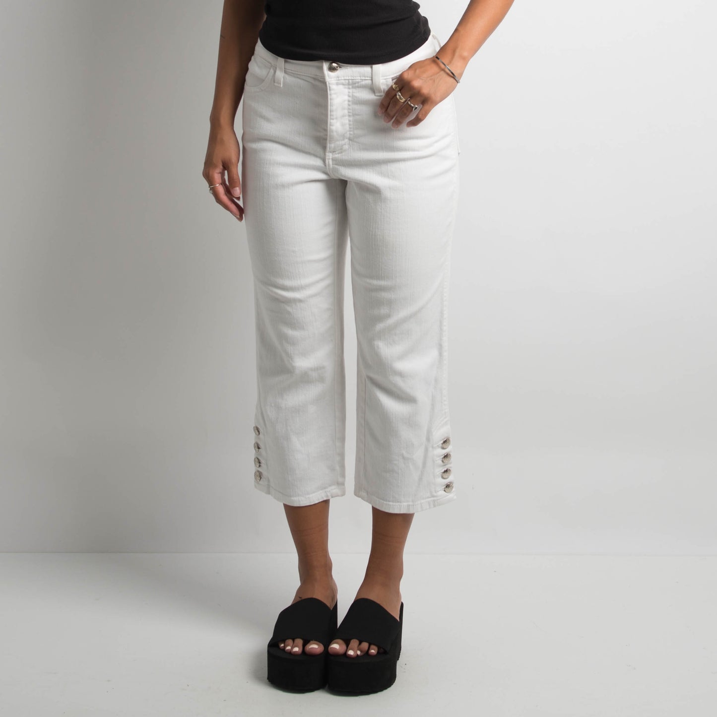 WHITE DENIM CAPRI JEANS