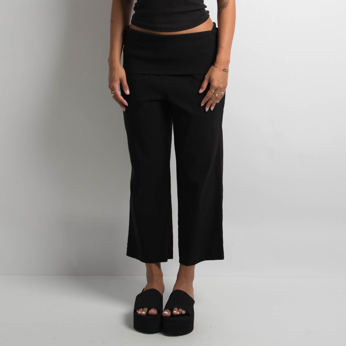 BLACK FOLD OVER CAPRI PANTS