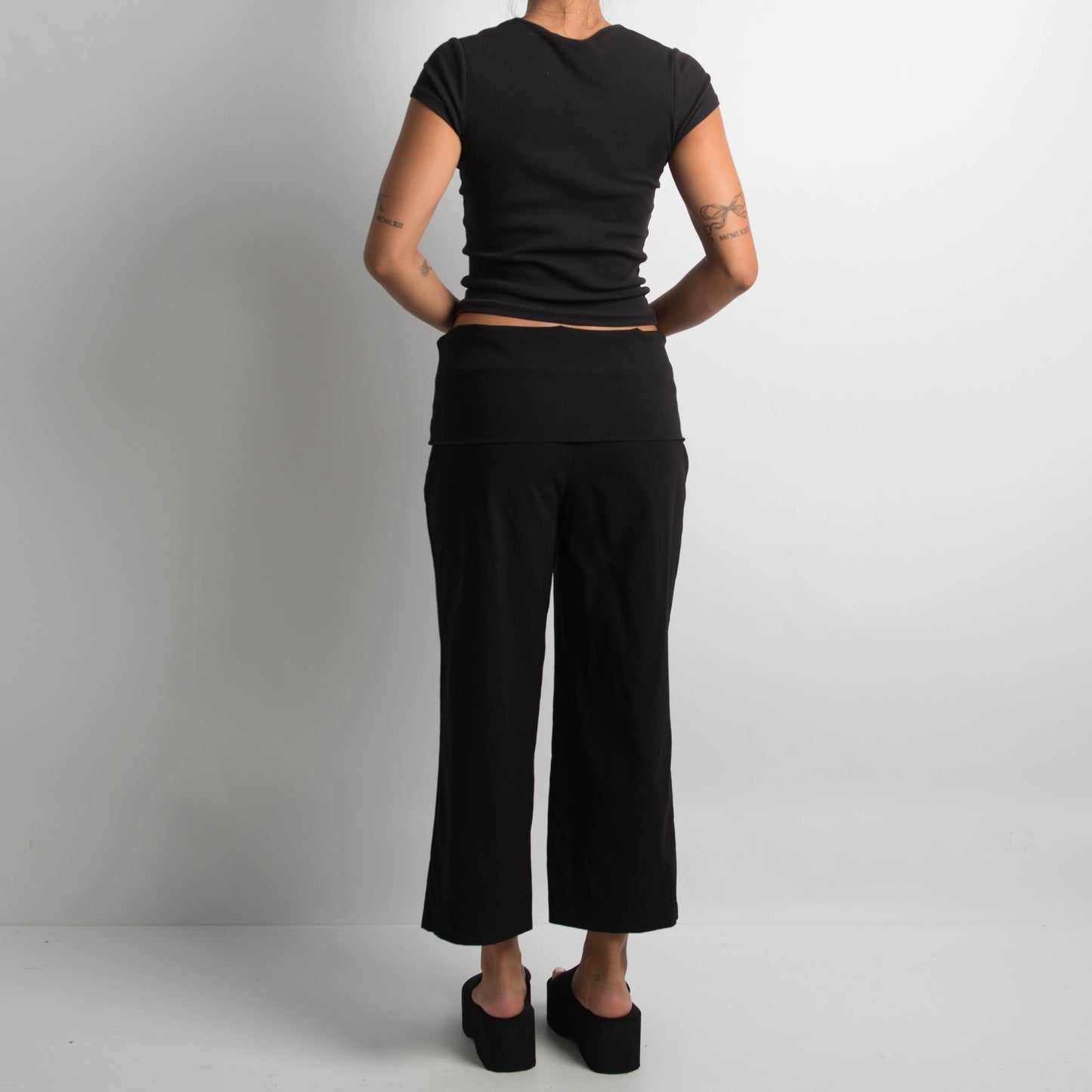 BLACK FOLD OVER CAPRI PANTS