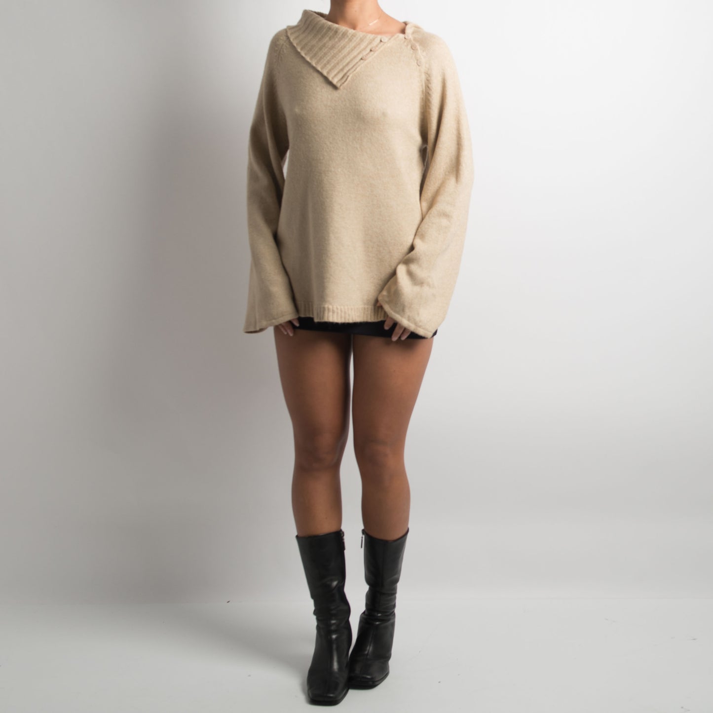 BEIGE KNIT SWEATER