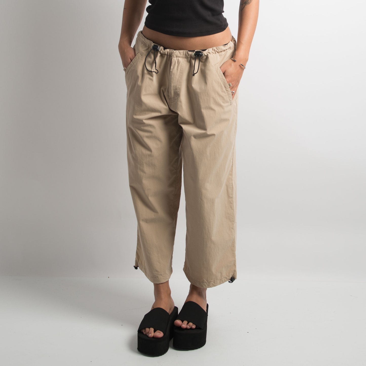 BEIGE CAPRI PARACHUTE PANTS