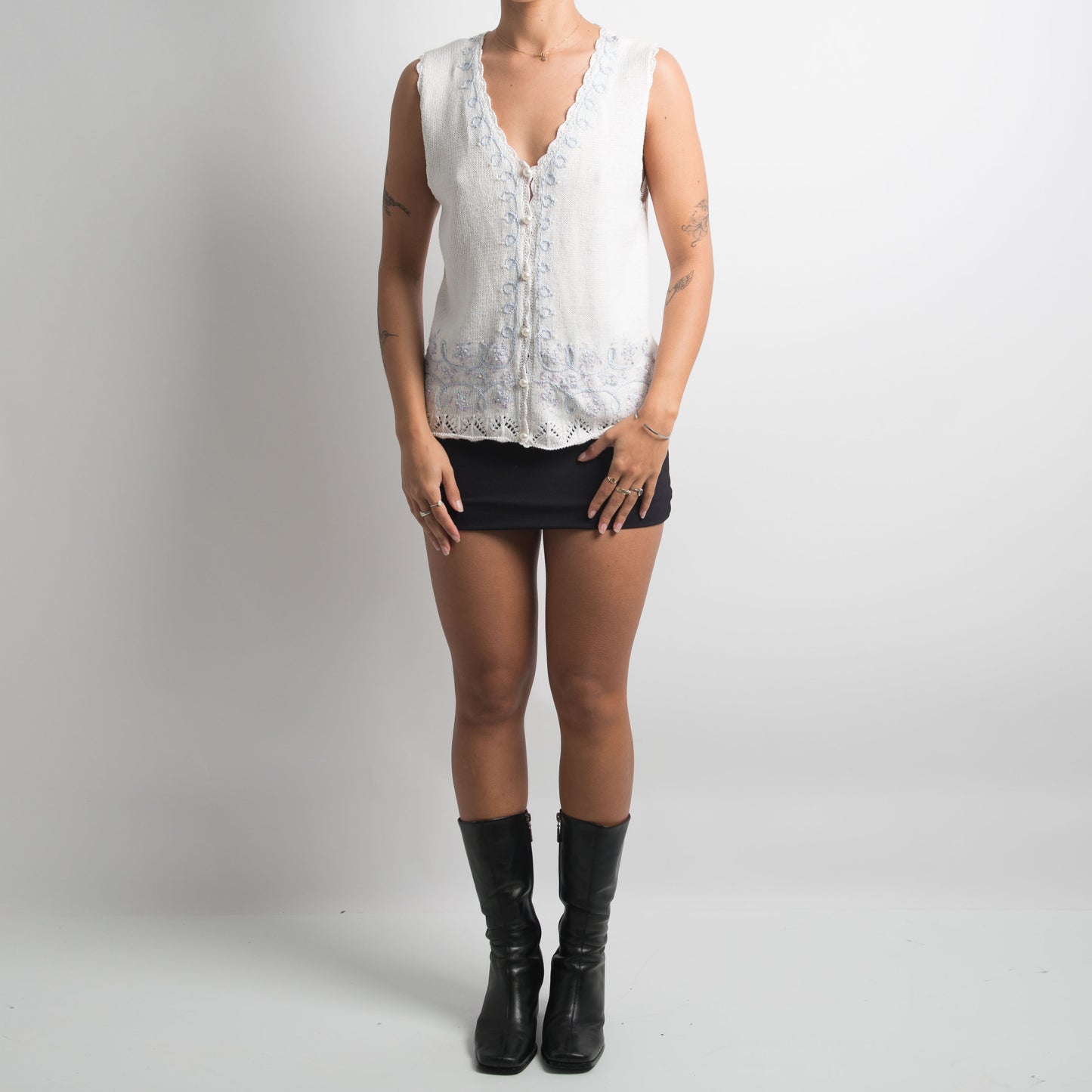 WHITE KNIT EMBROIDERED VEST