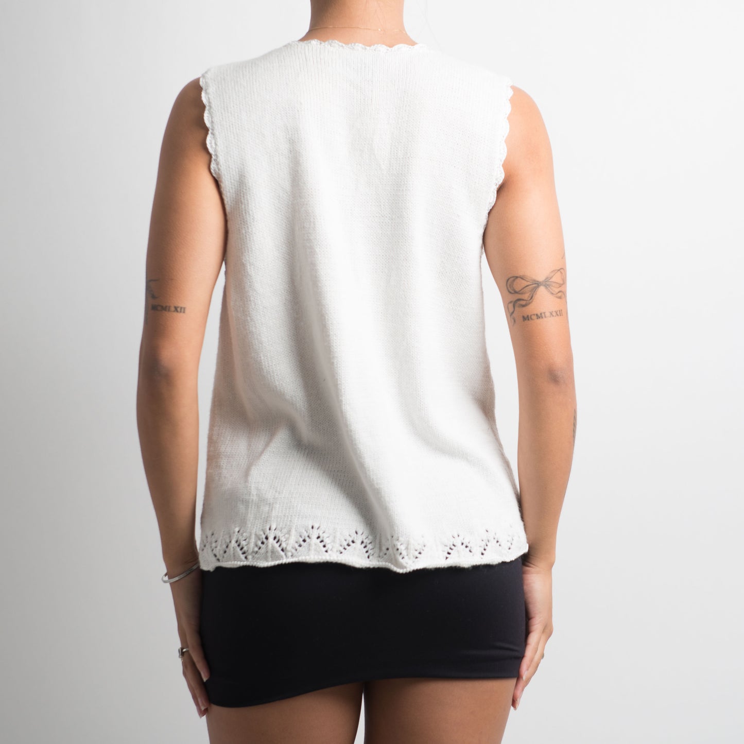 WHITE KNIT EMBROIDERED VEST